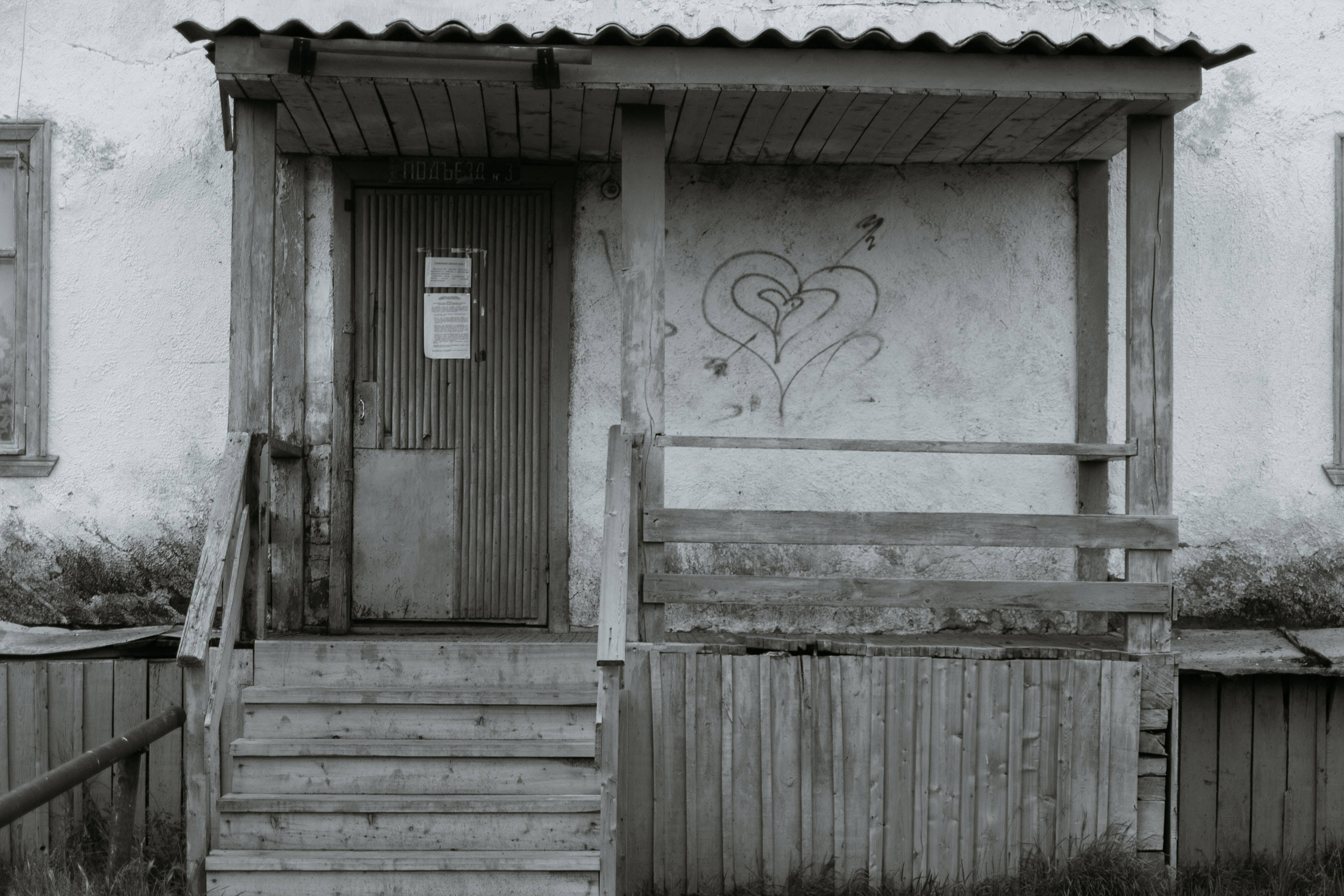 Love Black And White, heart graffiti, monochrome, 4K Desktop Wallpaper