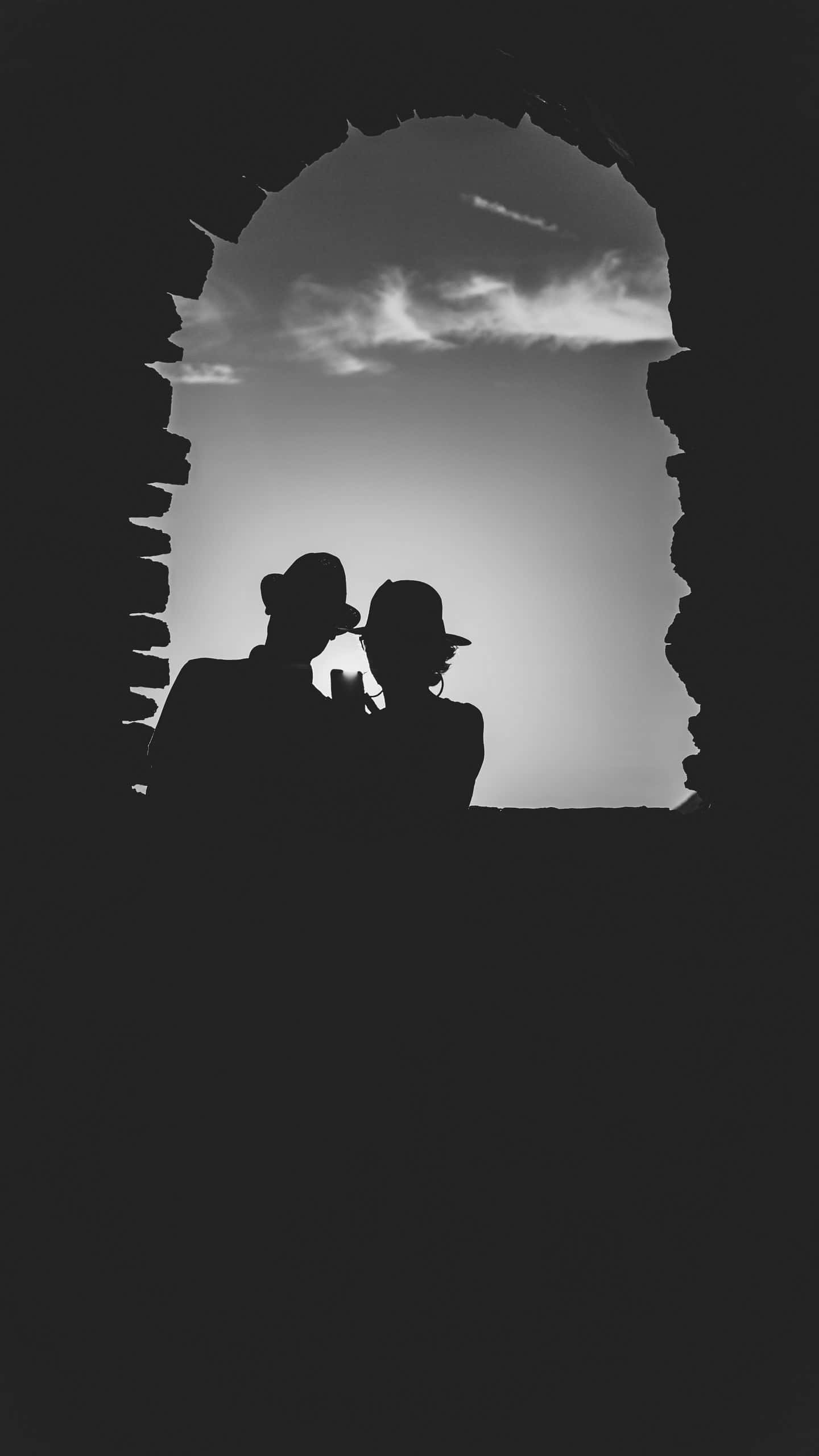 Black couple, silhouetted couple, hats, 2K Phone Wallpaper