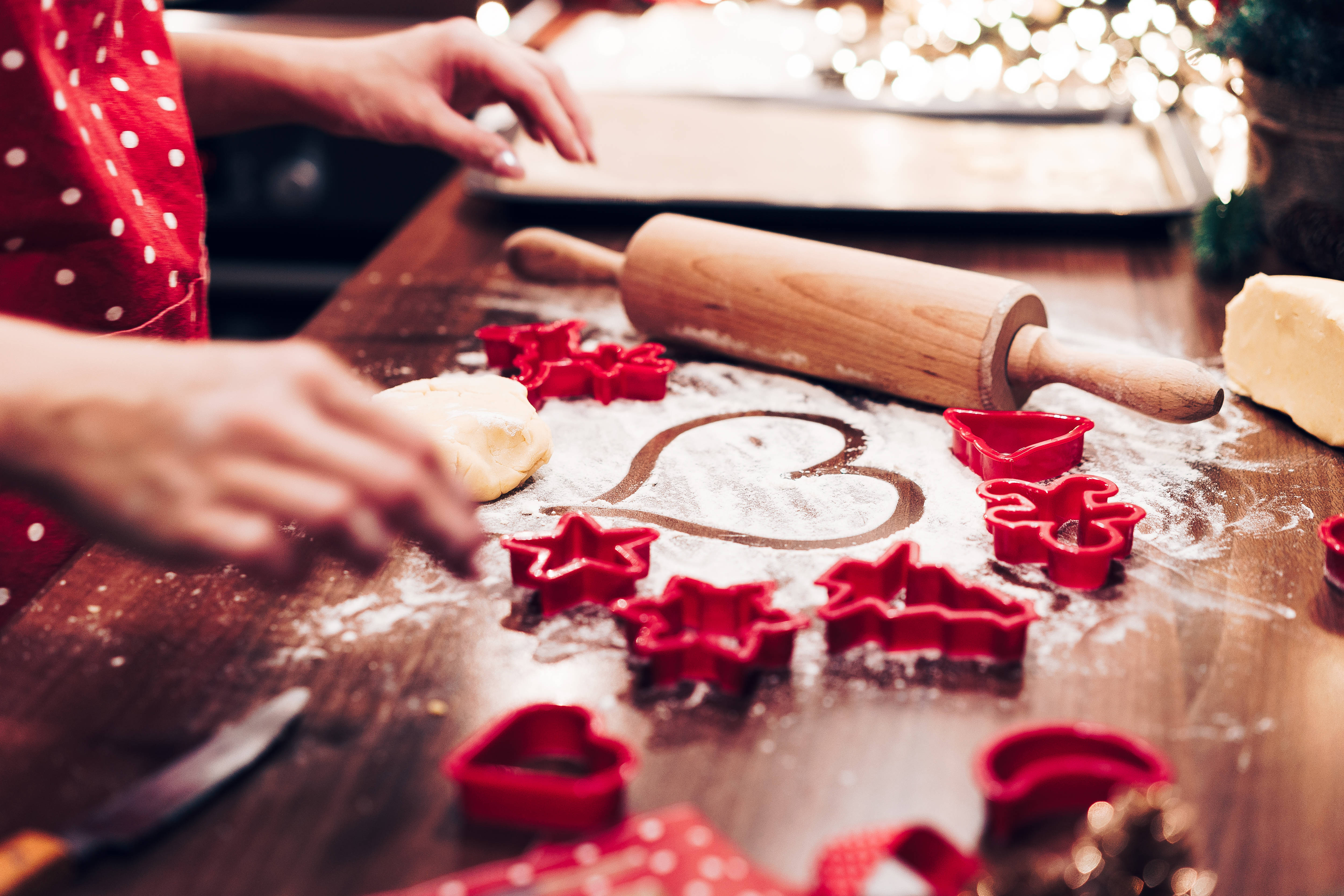 Love Computer, flour-dusted wooden table, red cookie cutters, 4K Desktop Wallpaper