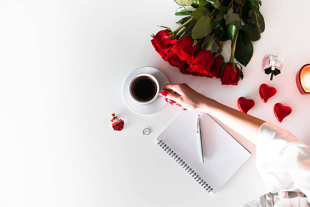 red nails, coffee cup, red roses, SD Desktop Wallpaper