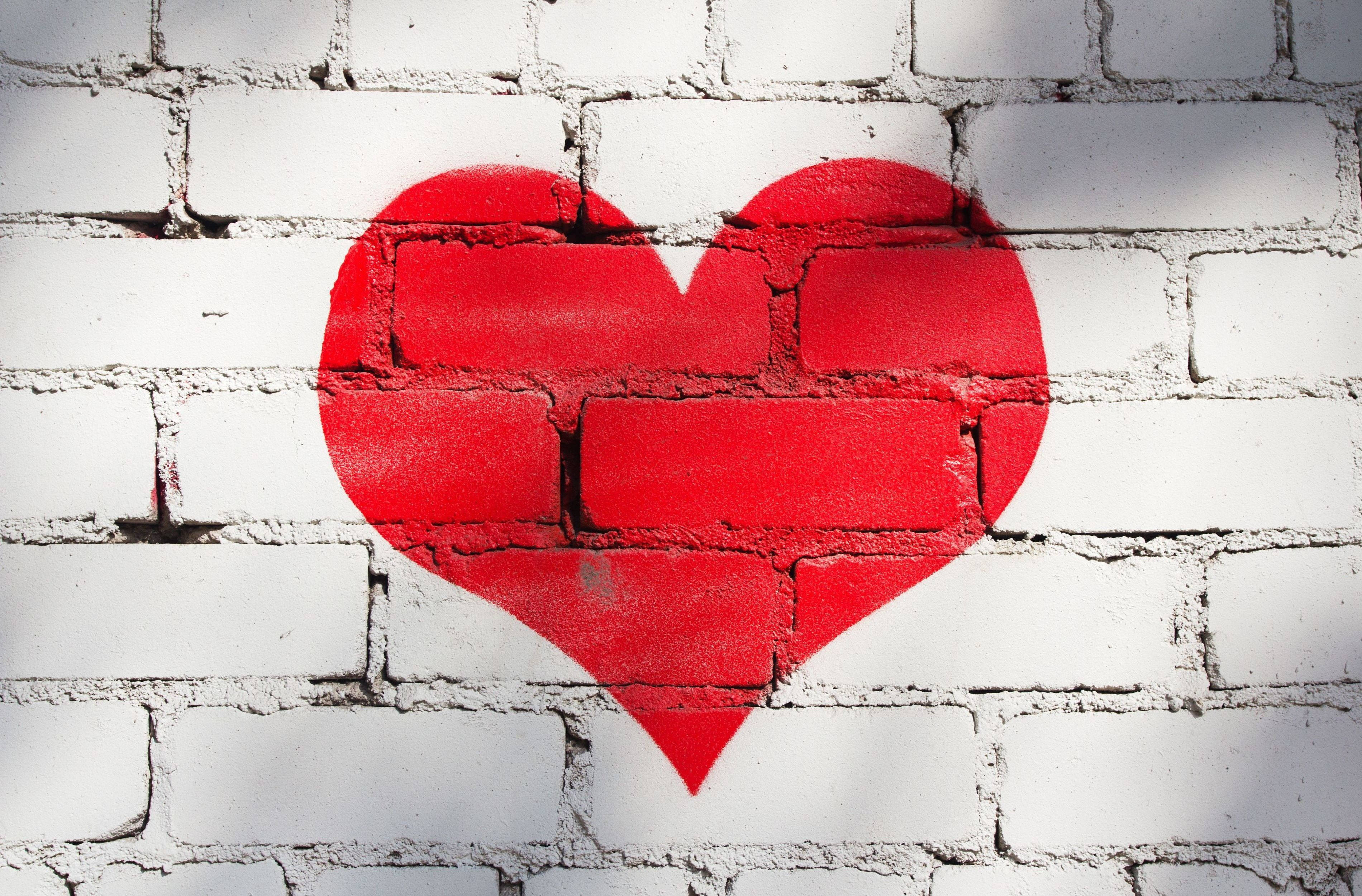 heart, red, white brick wall, 2K Desktop Wallpaper
