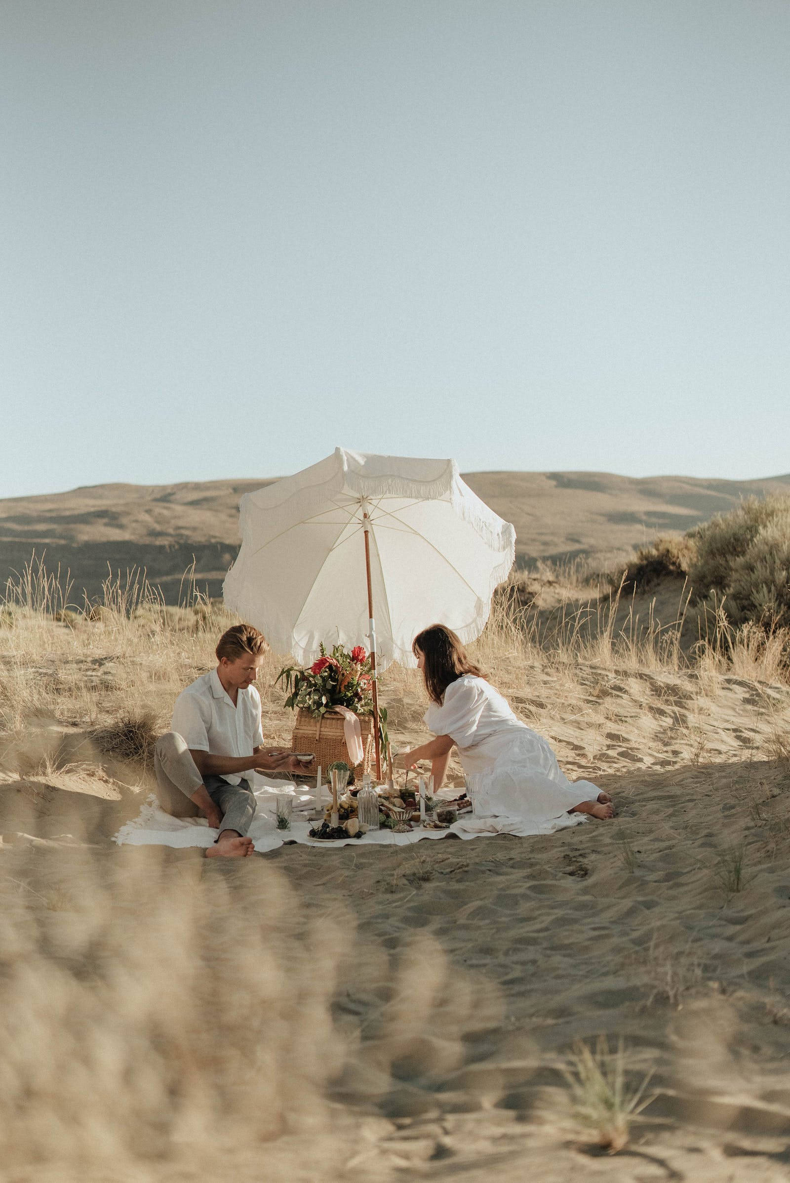 Love Full HD, couple, picnic, Full HD Phone Wallpaper