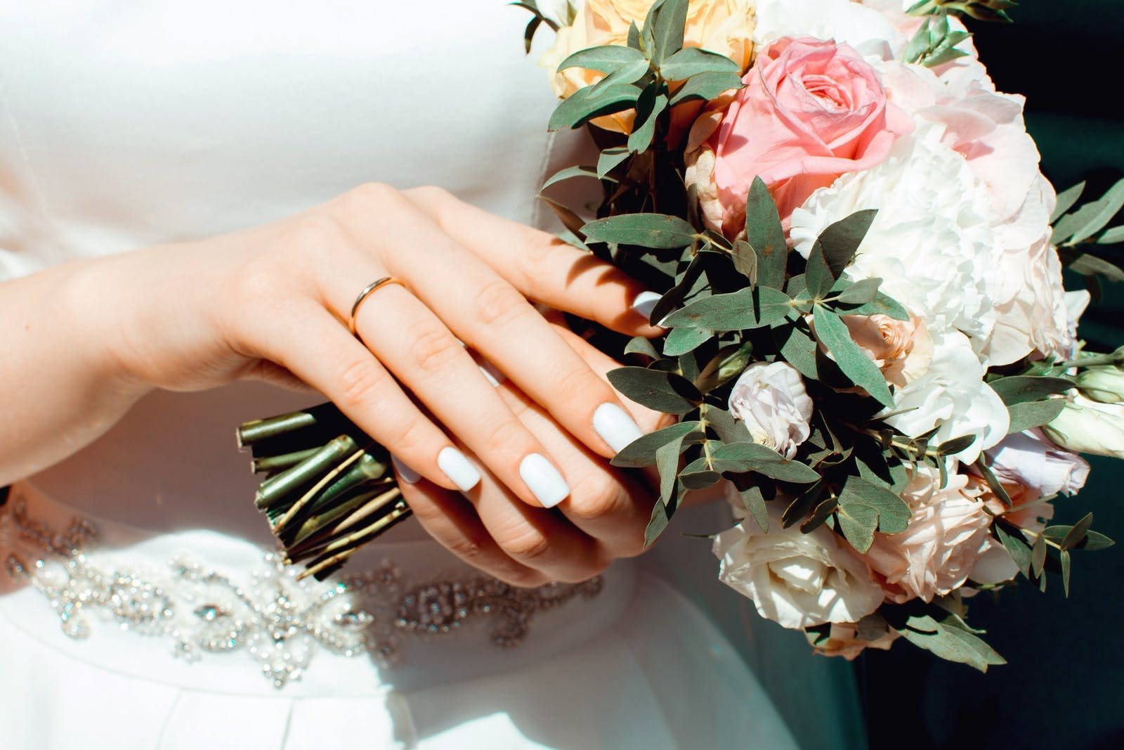 Love Full HD, bridal bouquet, white nails, HD Desktop Wallpaper