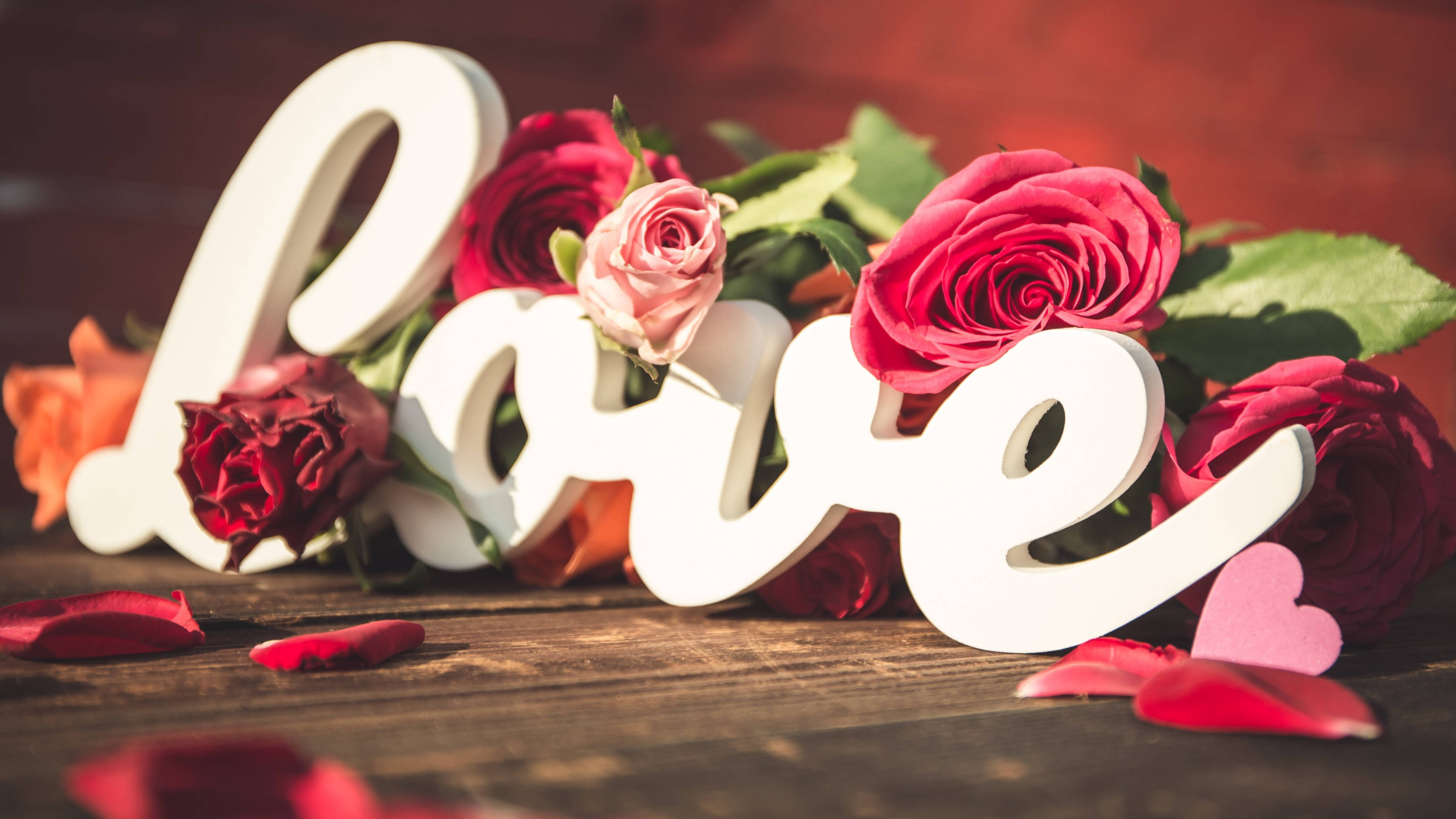 Love Typography, white wooden letters, vibrant red and pink roses, 4K Desktop Wallpaper