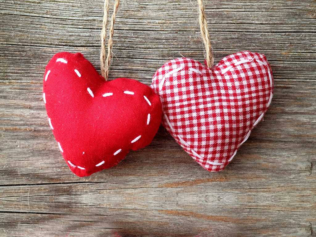 Love Hearts Decor, fabric hearts, solid red, SD Desktop Wallpaper