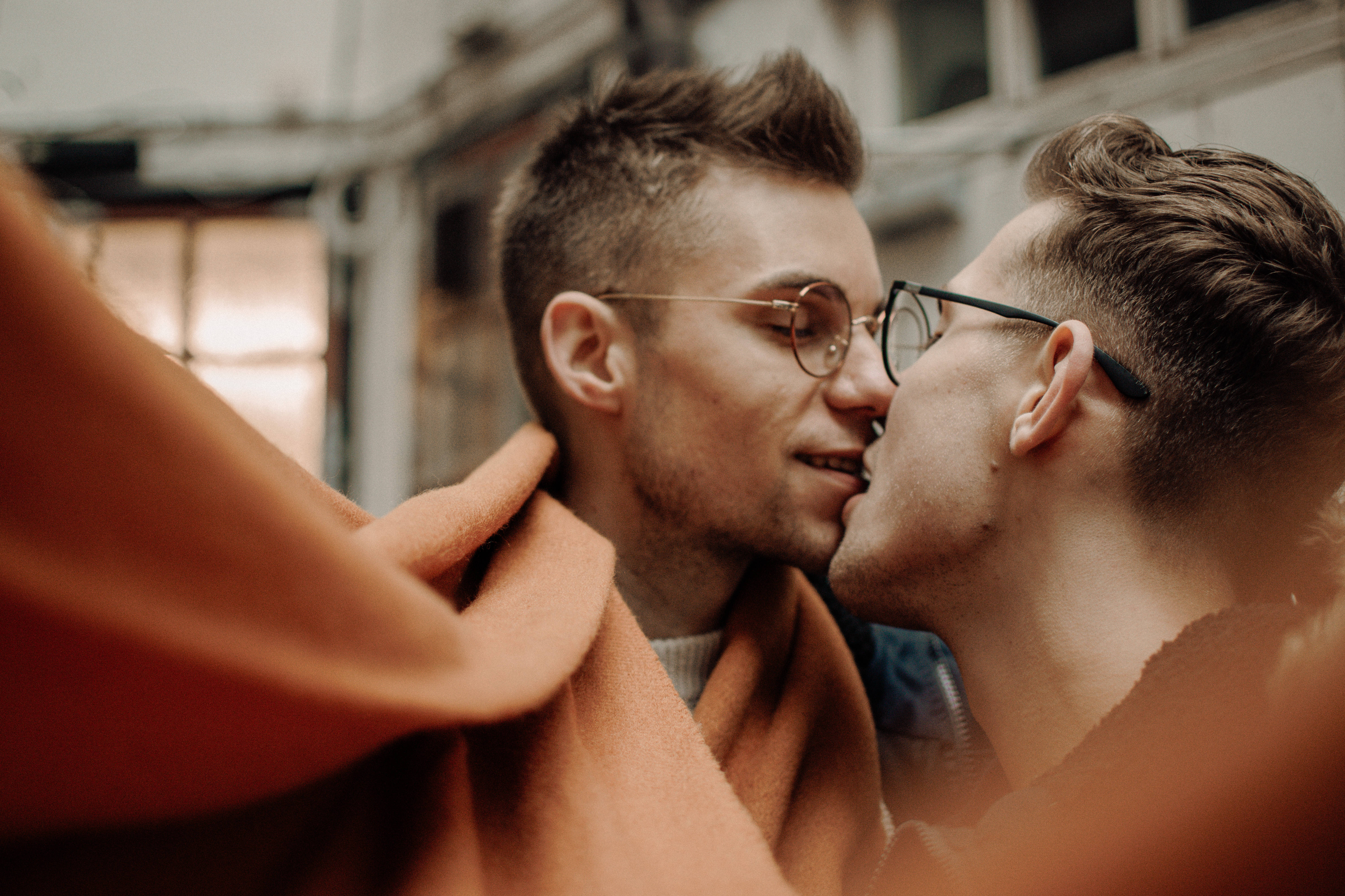 gay couple, kissing, glasses, 5K Desktop Wallpaper