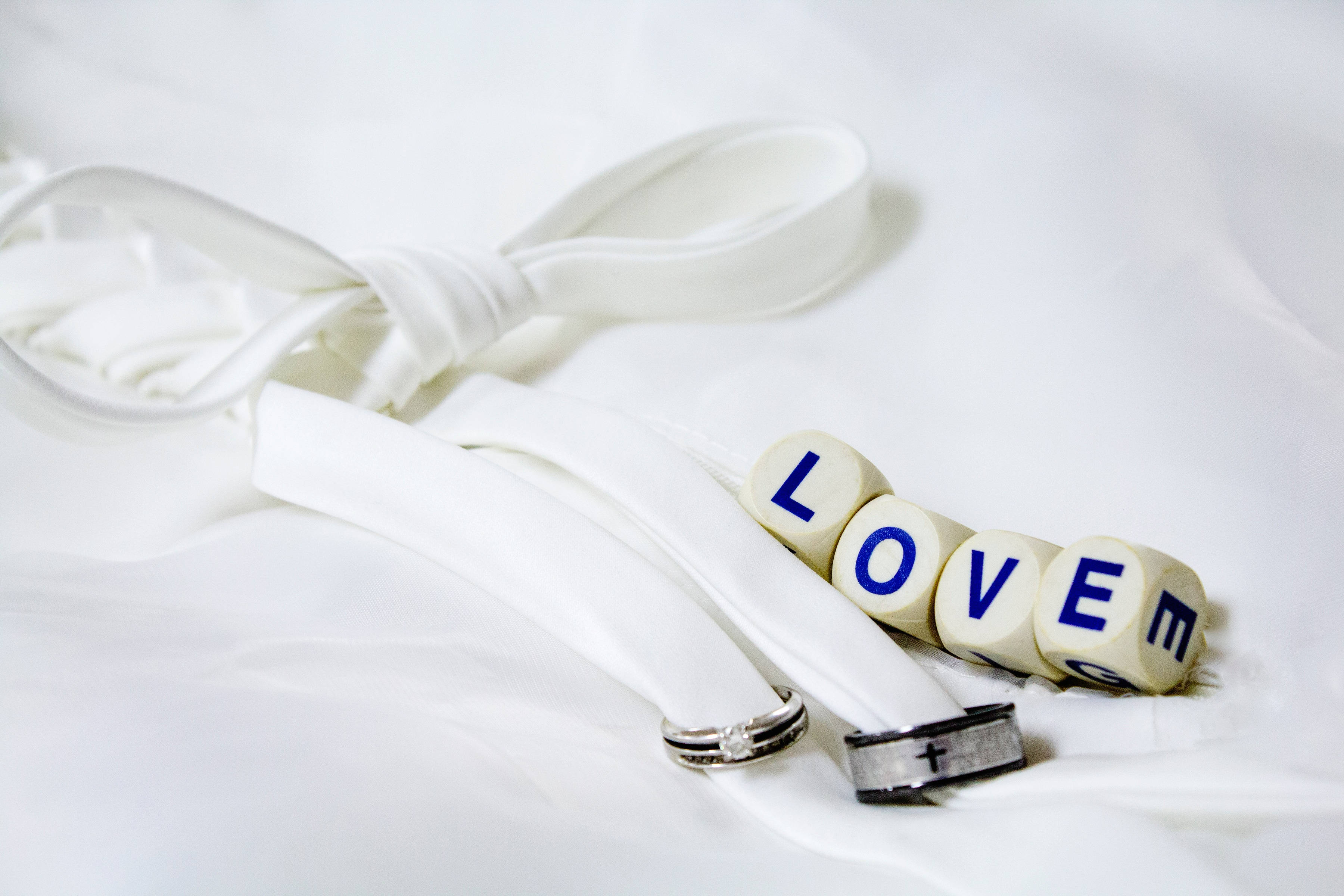 wedding rings, love, white satin fabric, 2K Desktop Wallpaper