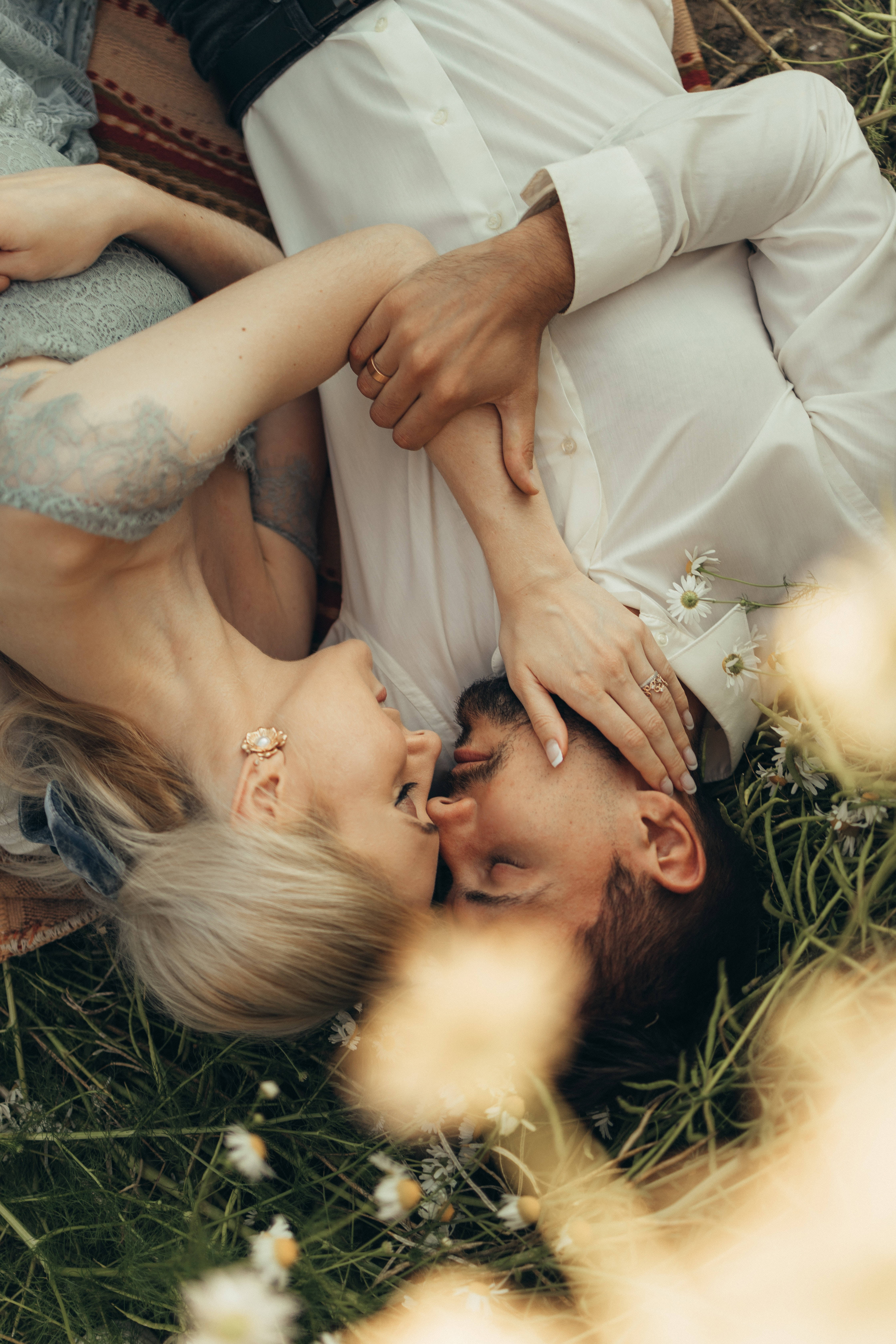 lovers, grass, daisies, 5K Phone Wallpaper