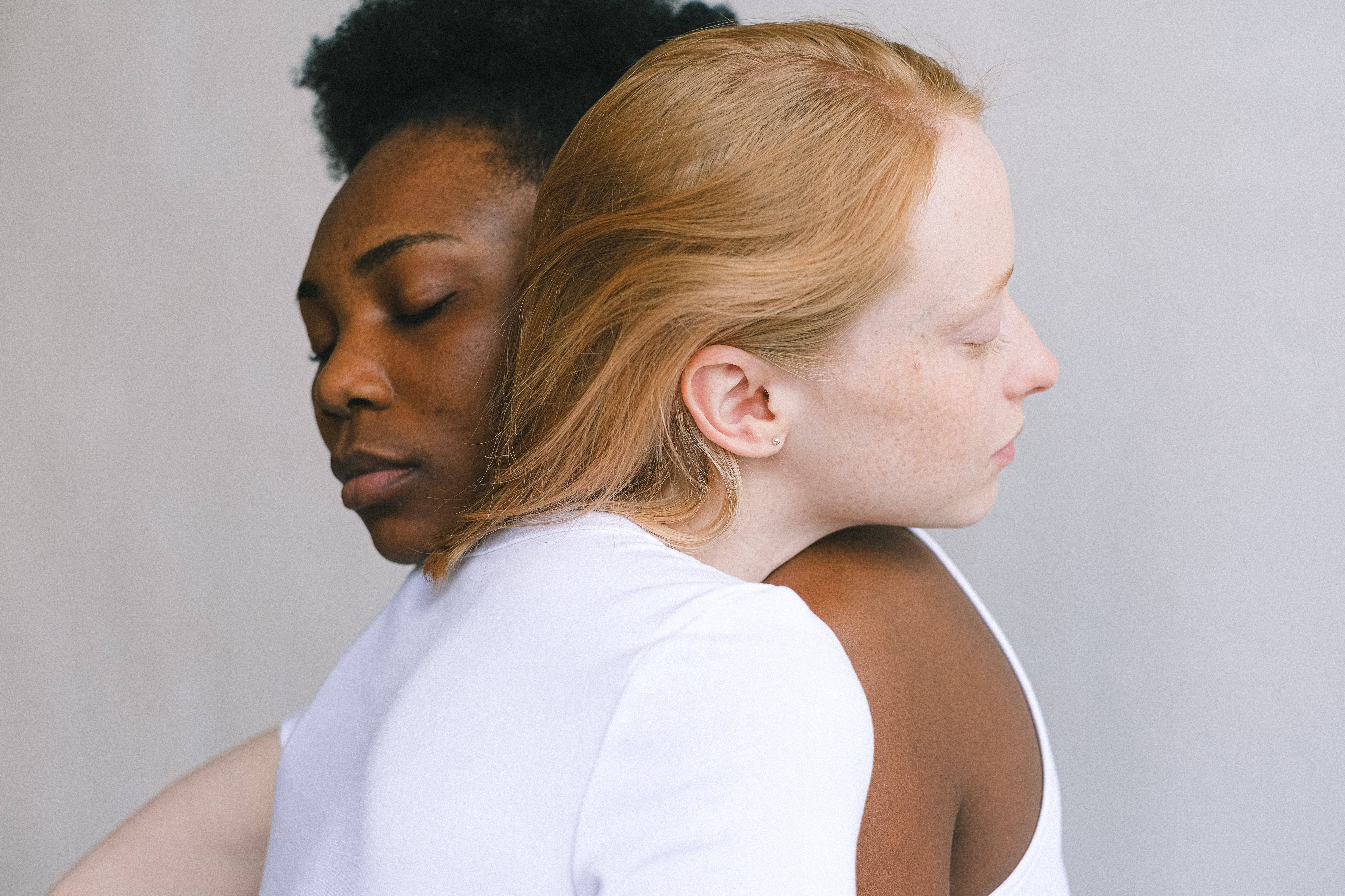 Lovers Hugging, minimalist studio, two women, 5K Desktop Wallpaper
