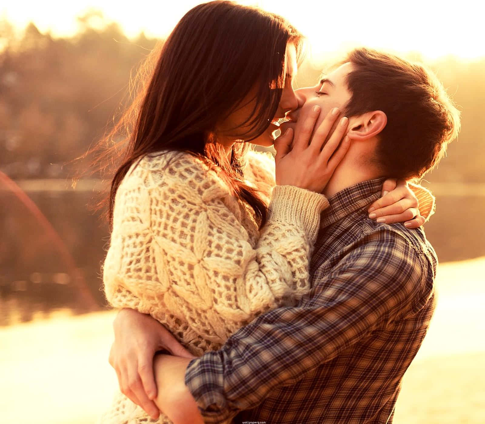 Passionate Kiss, sunset, golden light, HD Desktop Wallpaper