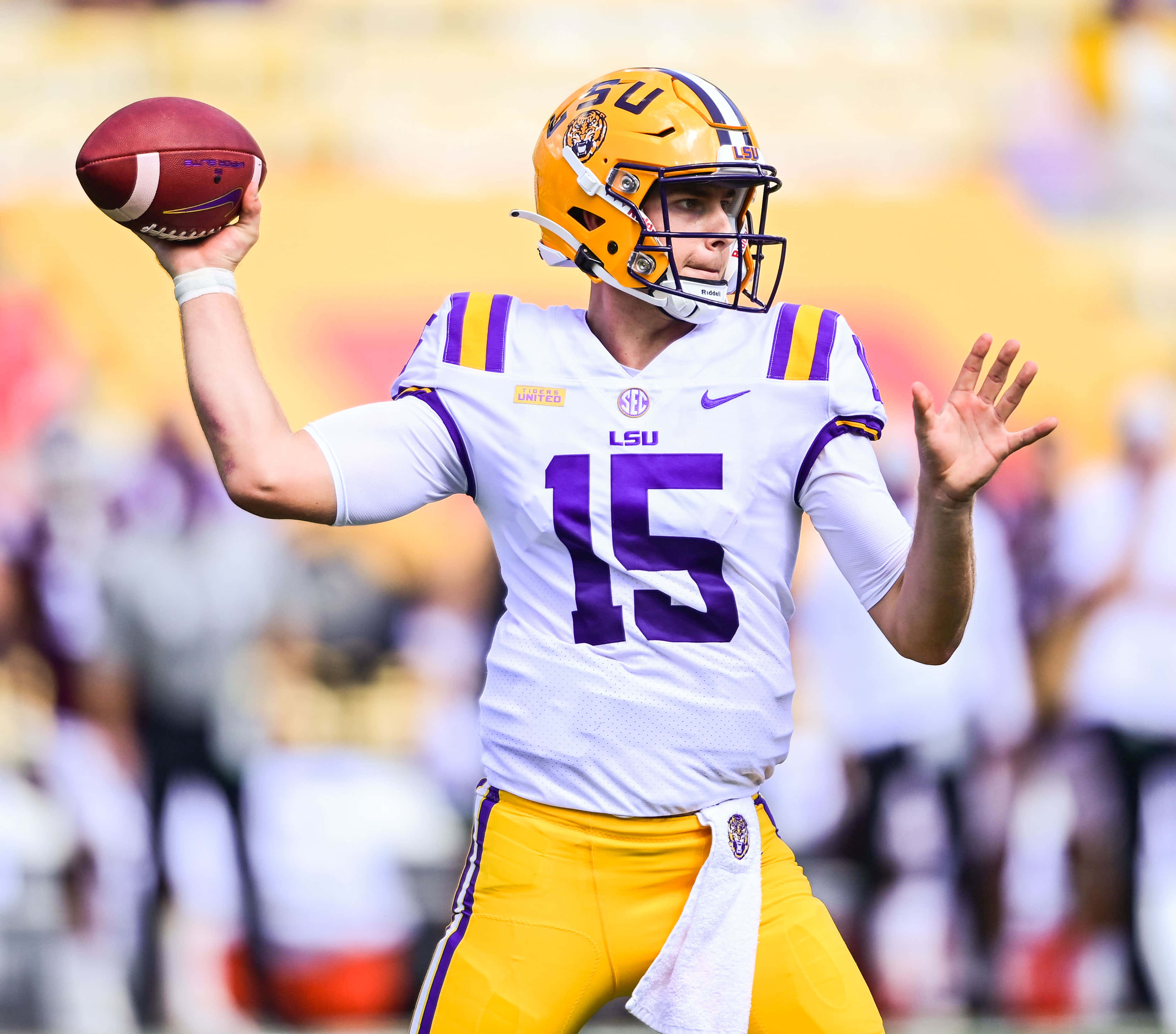 LSU Football, quarterback number 15, white and gold uniform, 2K Desktop Wallpaper