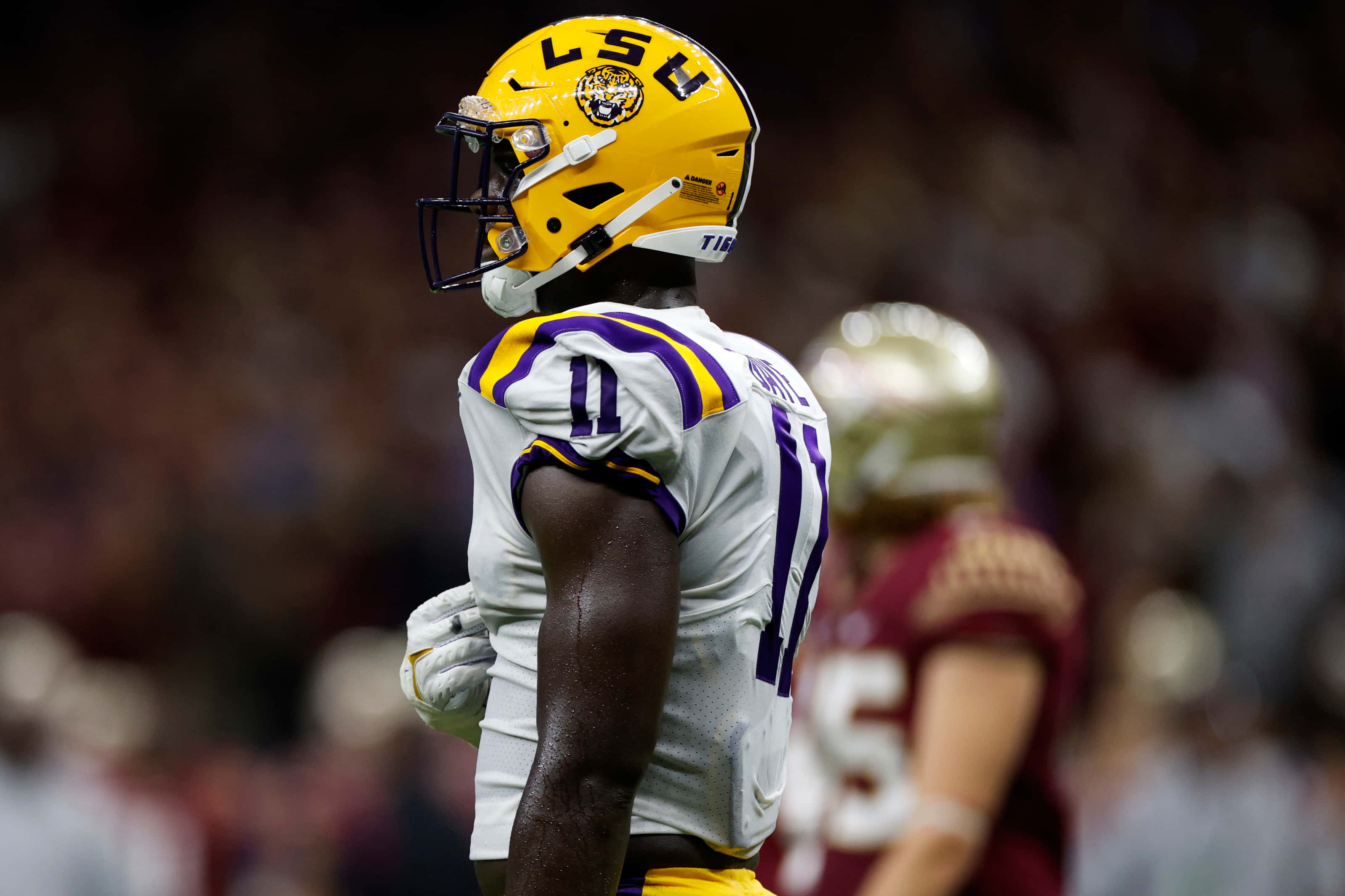 LSU Football, yellow helmet, white jersey, 2K Desktop Wallpaper