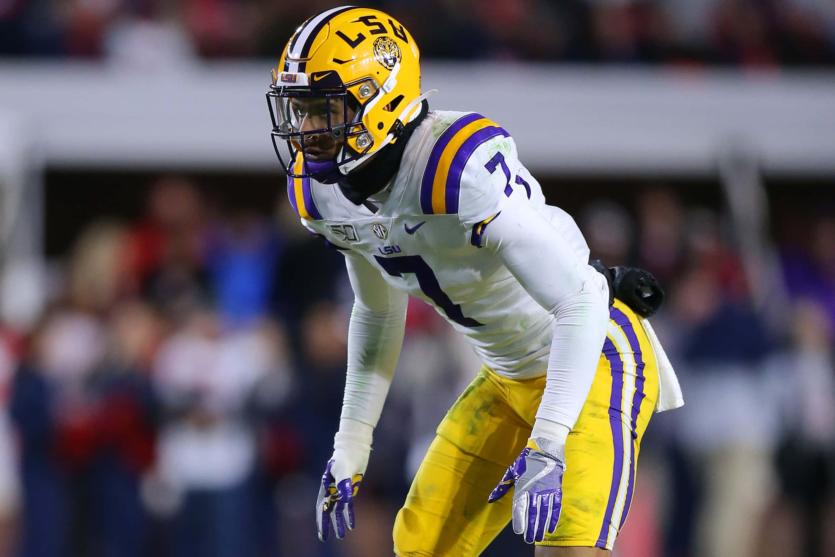 LSU Football, white and gold uniform, crouches intensely, 2K Desktop Wallpaper