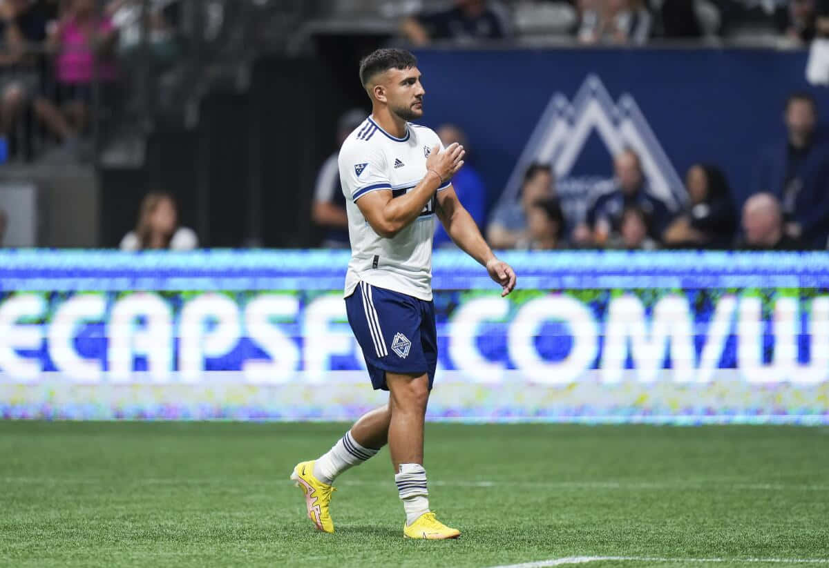 Lucas Cavallini, white jersey, blue shorts, SD Desktop Wallpaper
