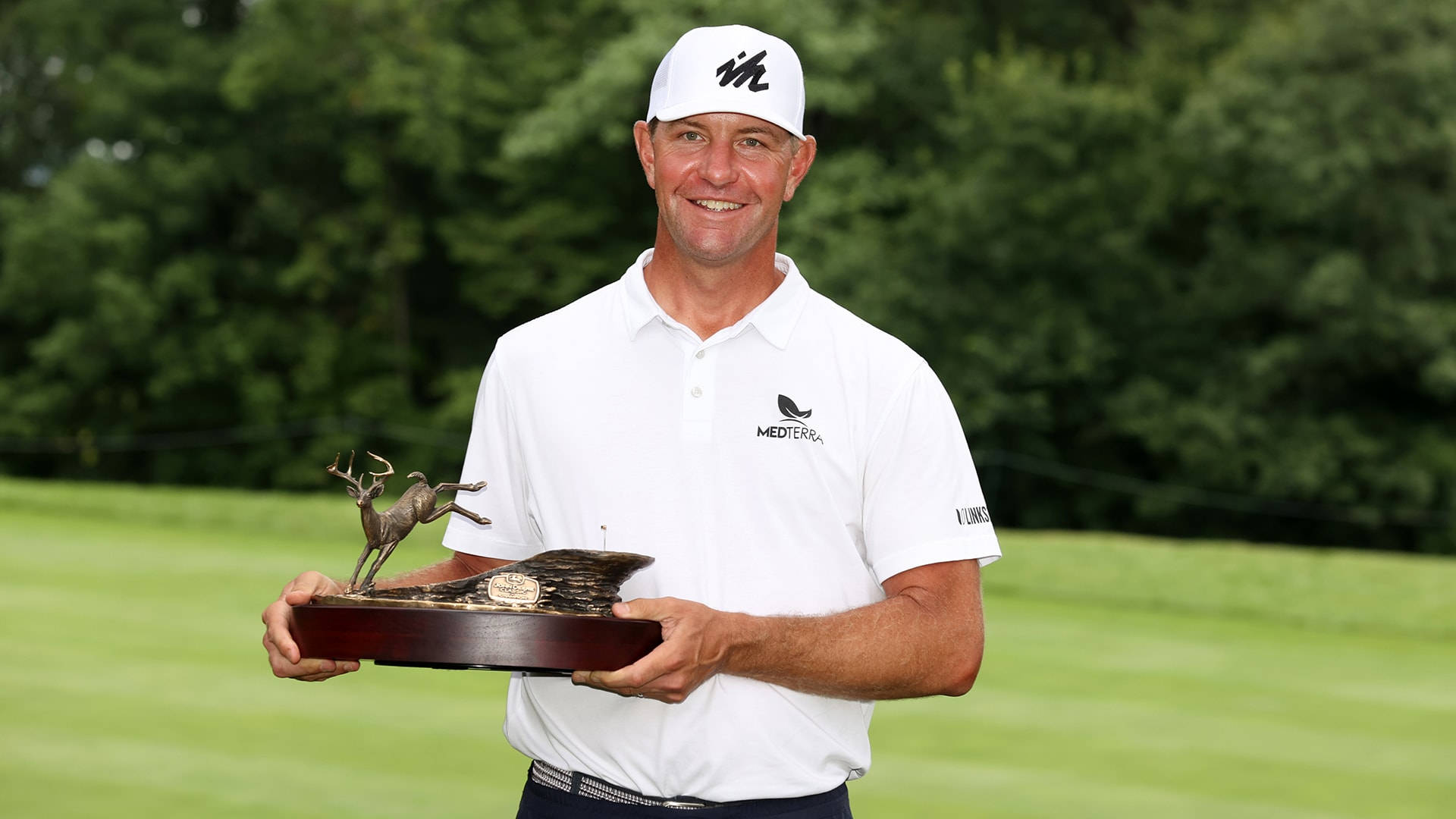 Lucas Glover, trophy, bronze deer statue, Full HD Desktop Wallpaper