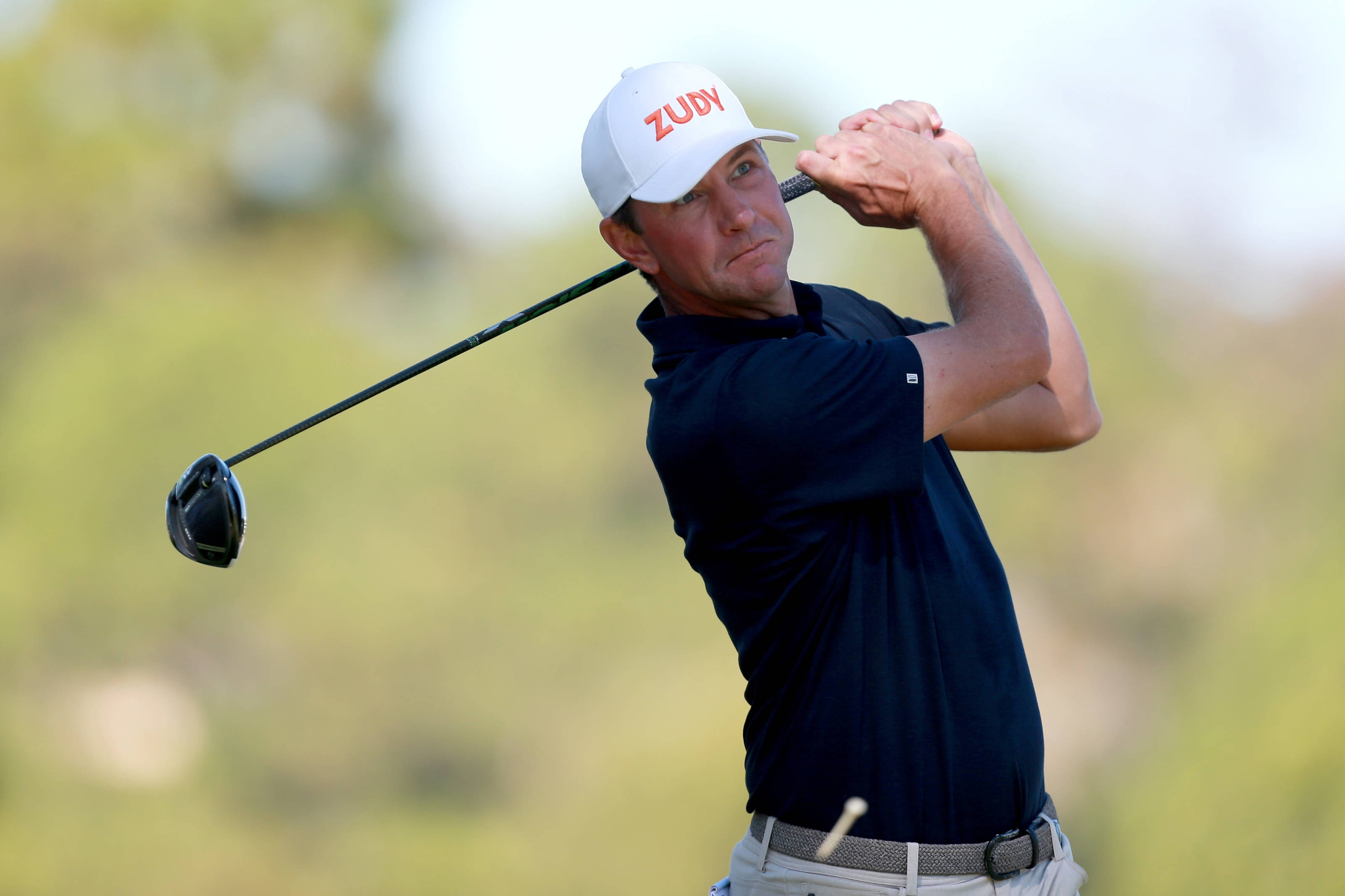 Lucas Glover, golf swinging, sunlit course, 2K Desktop Wallpaper