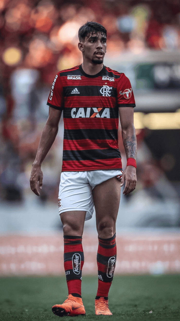 Lucas Paquetá, red and black striped jersey, green pitch, SD Phone Wallpaper