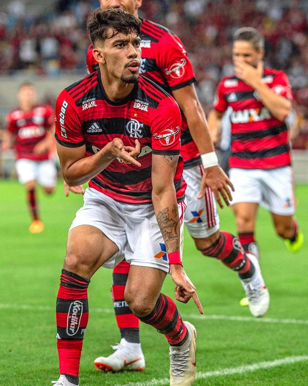 Lucas Paquetá, red and black stripes, vibrant green field, HD Phone Wallpaper