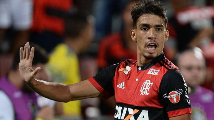 Lucas Paquetá, red and black jersey, nighttime match, SD Desktop Wallpaper