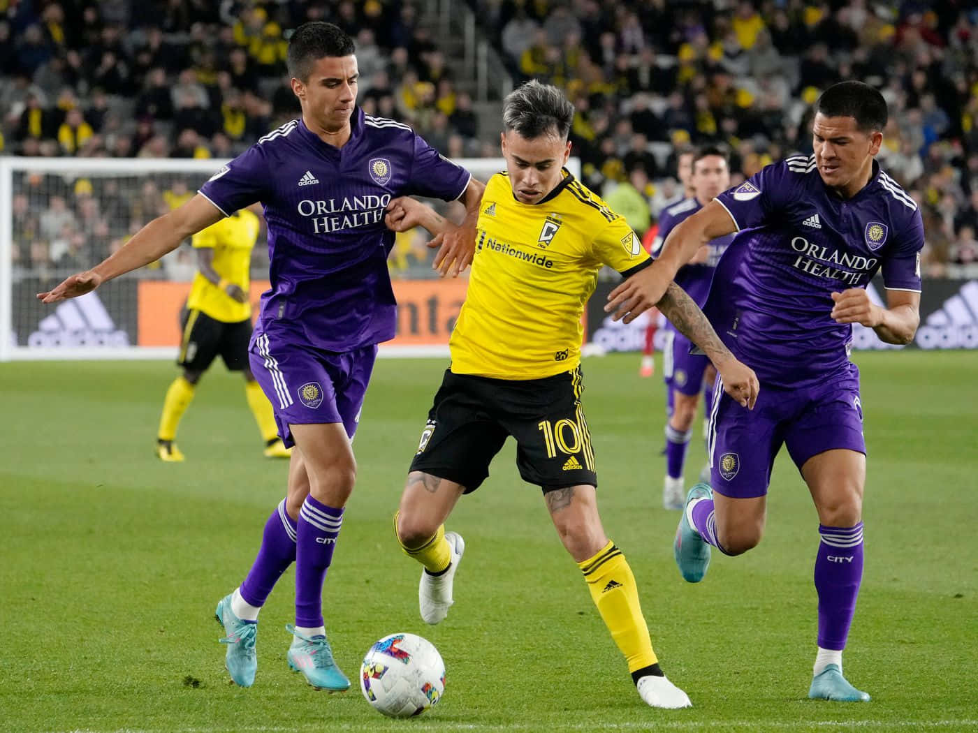 Lucas Zelarayan, Orlando City defenders, yellow jersey, HD Desktop Wallpaper