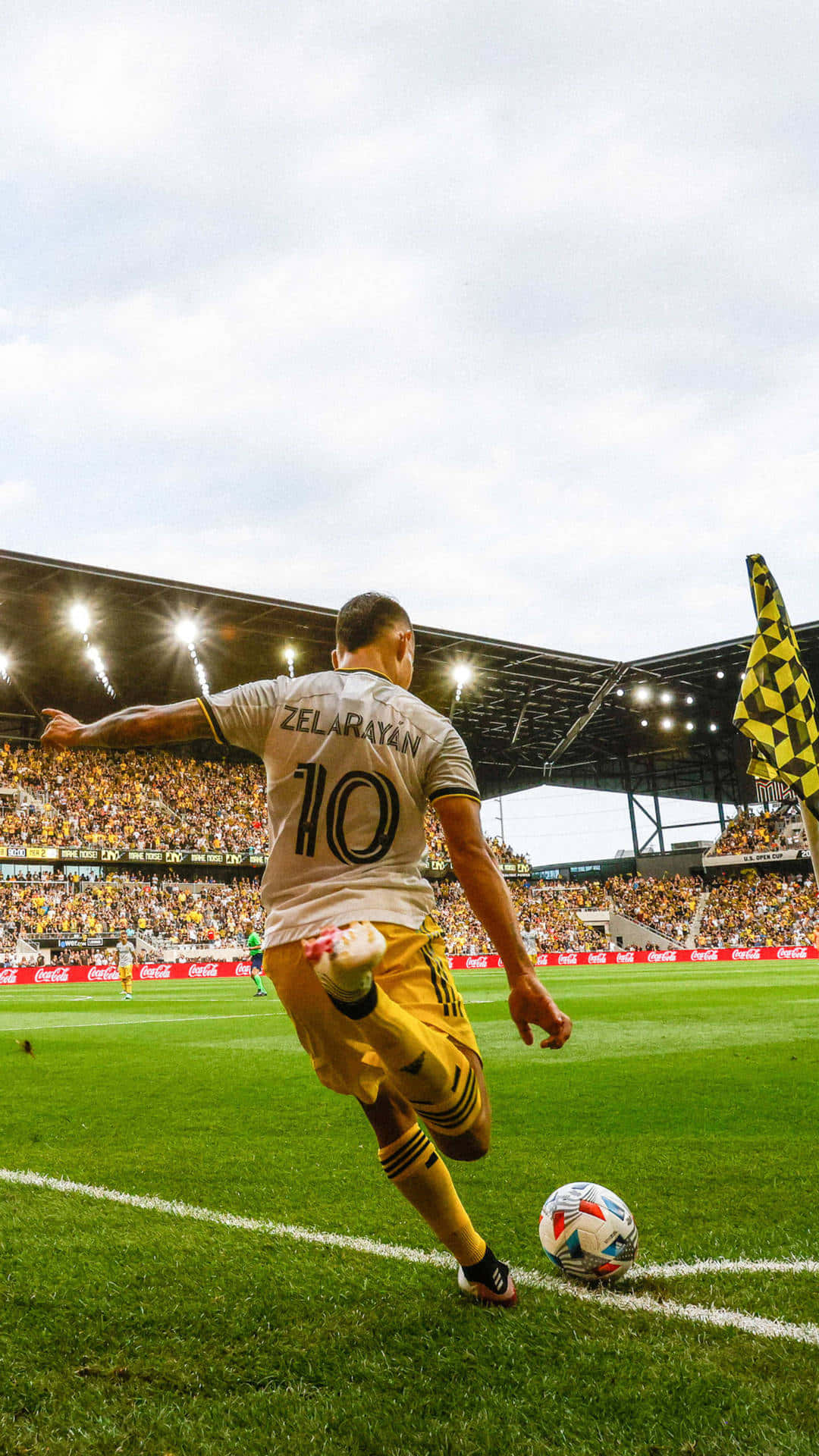Lucas Zelarayan, yellow kit, vibrant green pitch, Full HD Phone Wallpaper