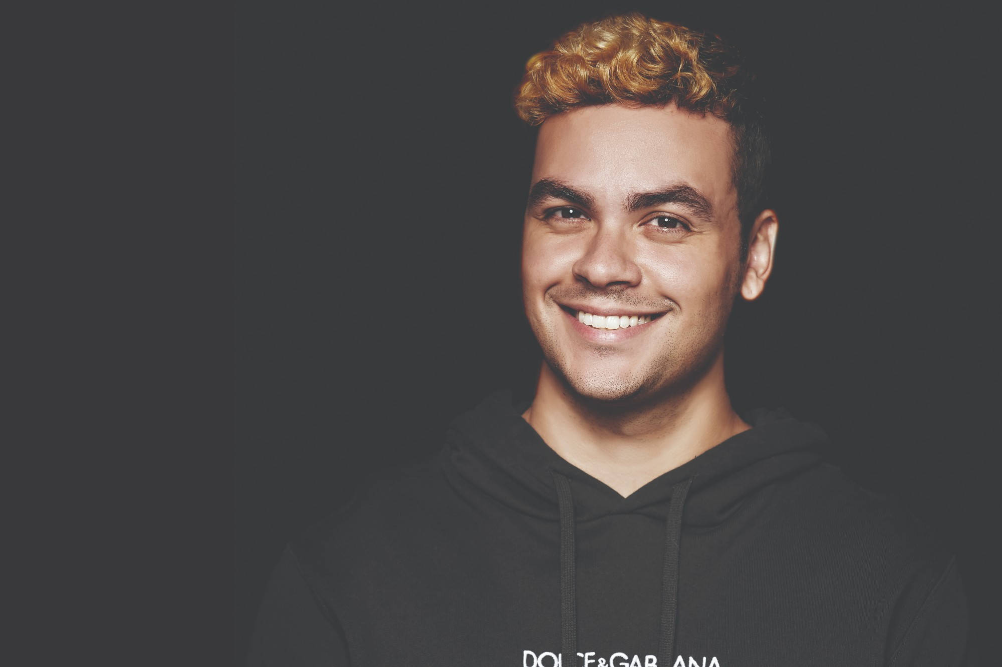 Luccas Neto, curly blonde hair, black hoodie, Full HD Desktop Wallpaper