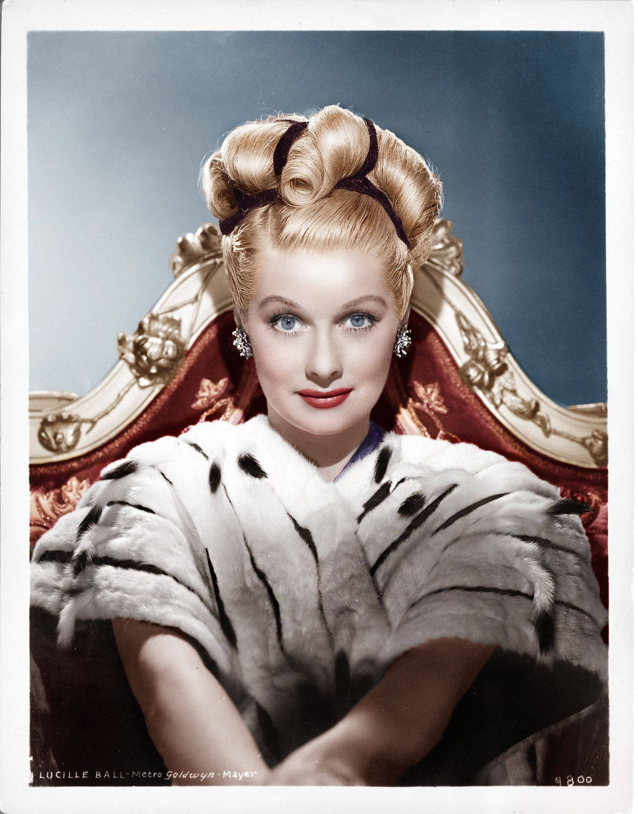 Lucille Ball, red chair, red velvet, HD Phone Wallpaper