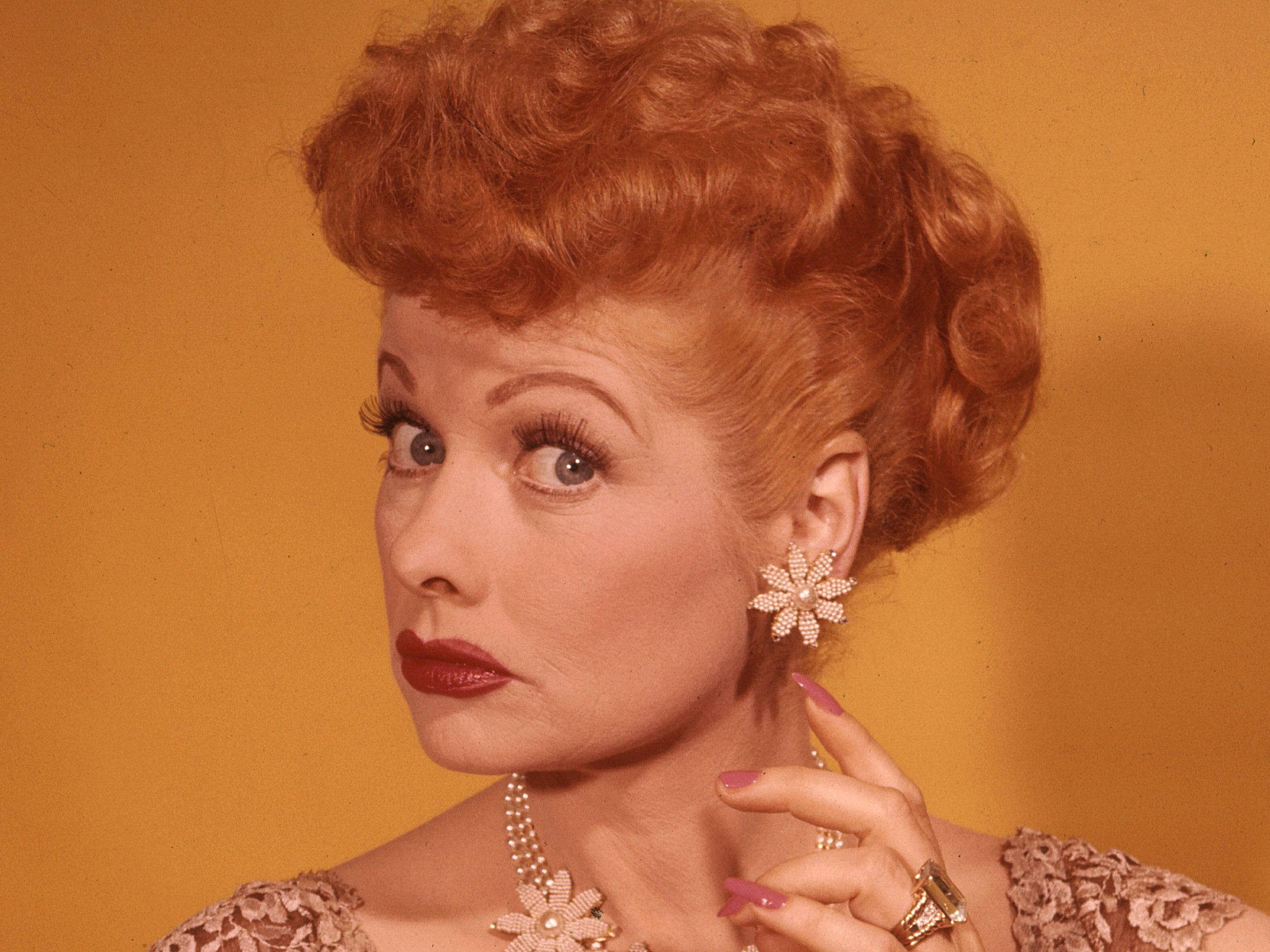 Lucille Ball, fiery red curls, pearl jewelry, 2K Desktop Wallpaper