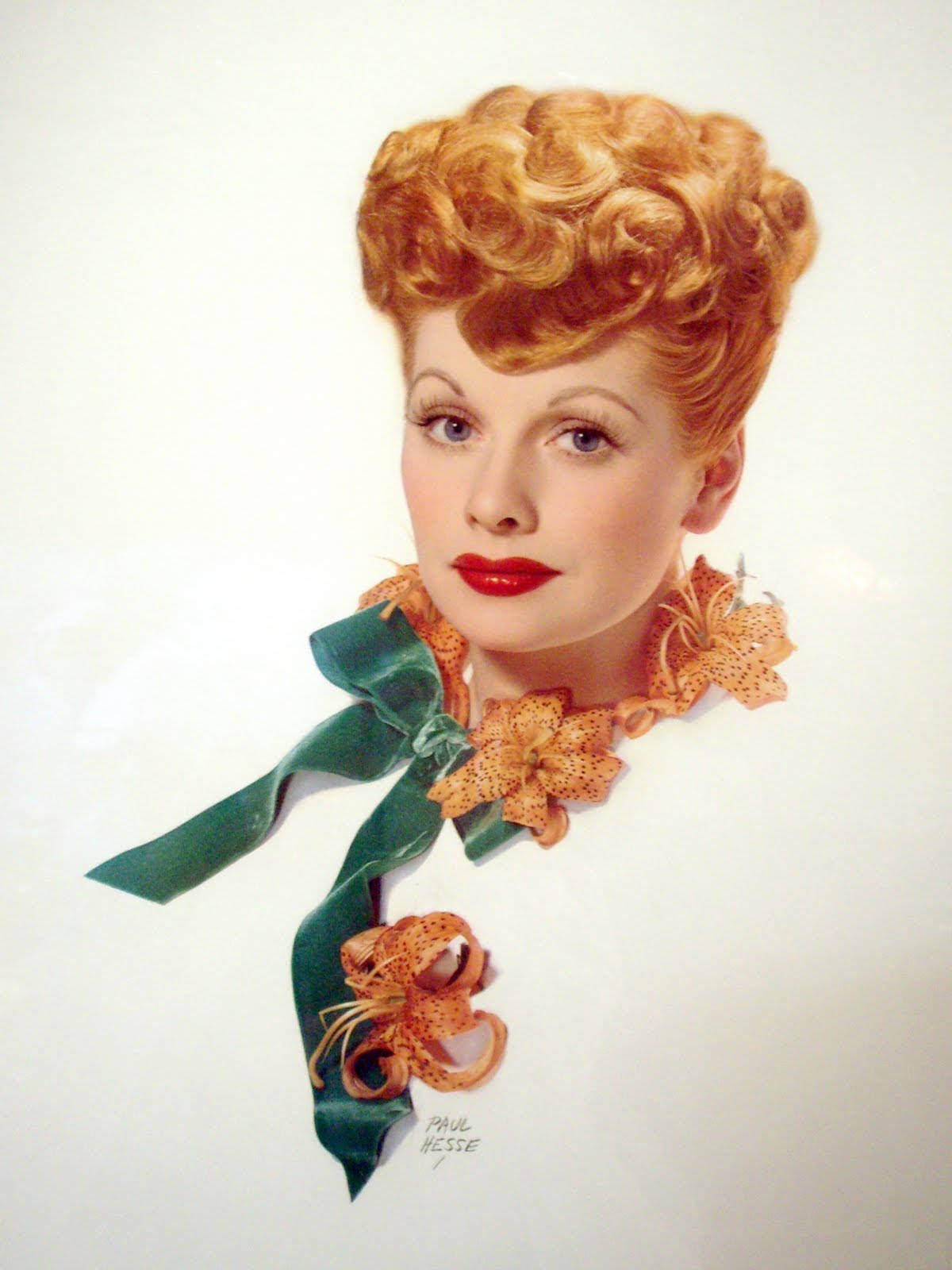 Lucille Ball, fiery red curls, bold red lips, HD Phone Wallpaper