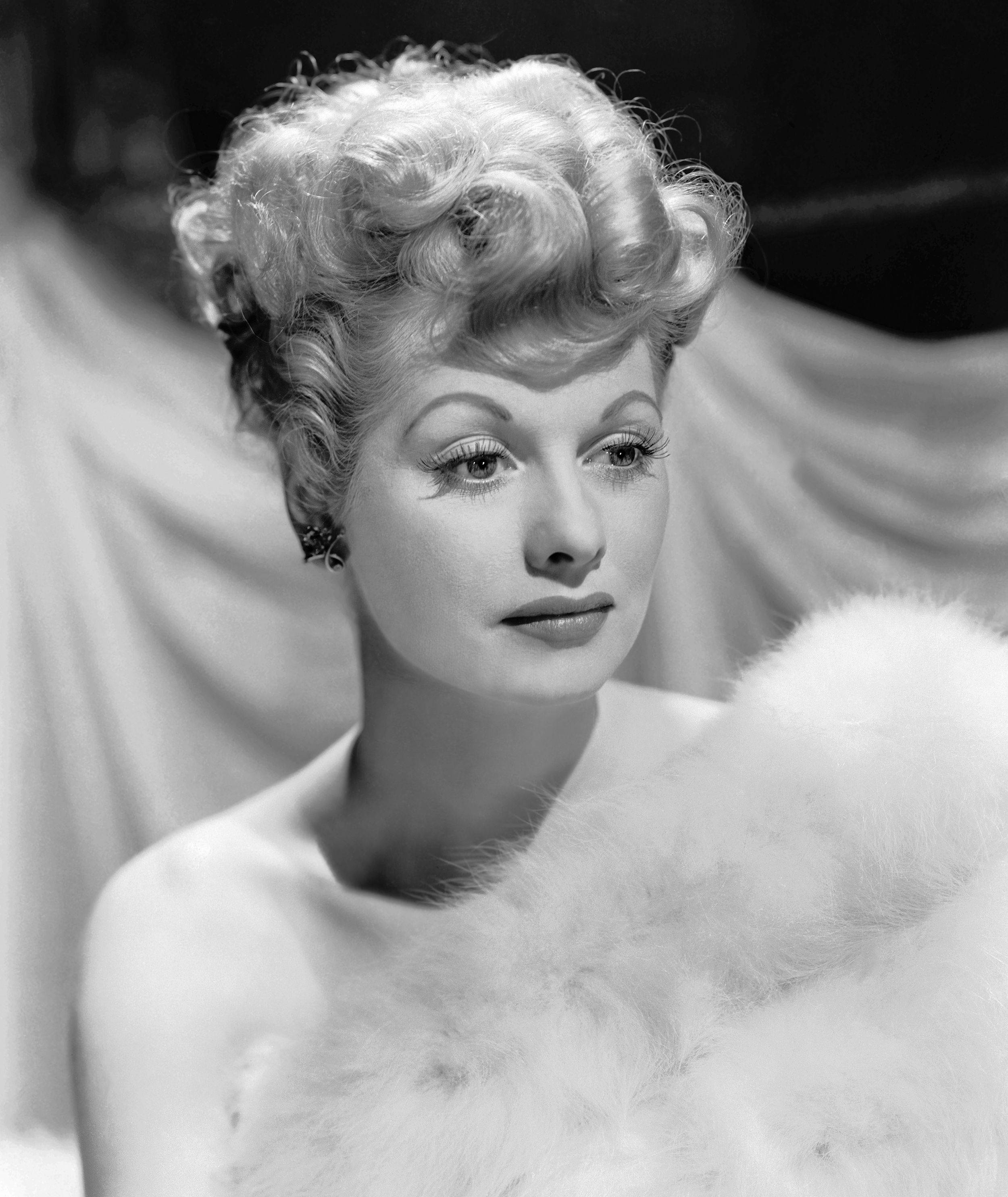 Lucille Ball, white fur stole, black and white studio portrait, 2K Phone Wallpaper