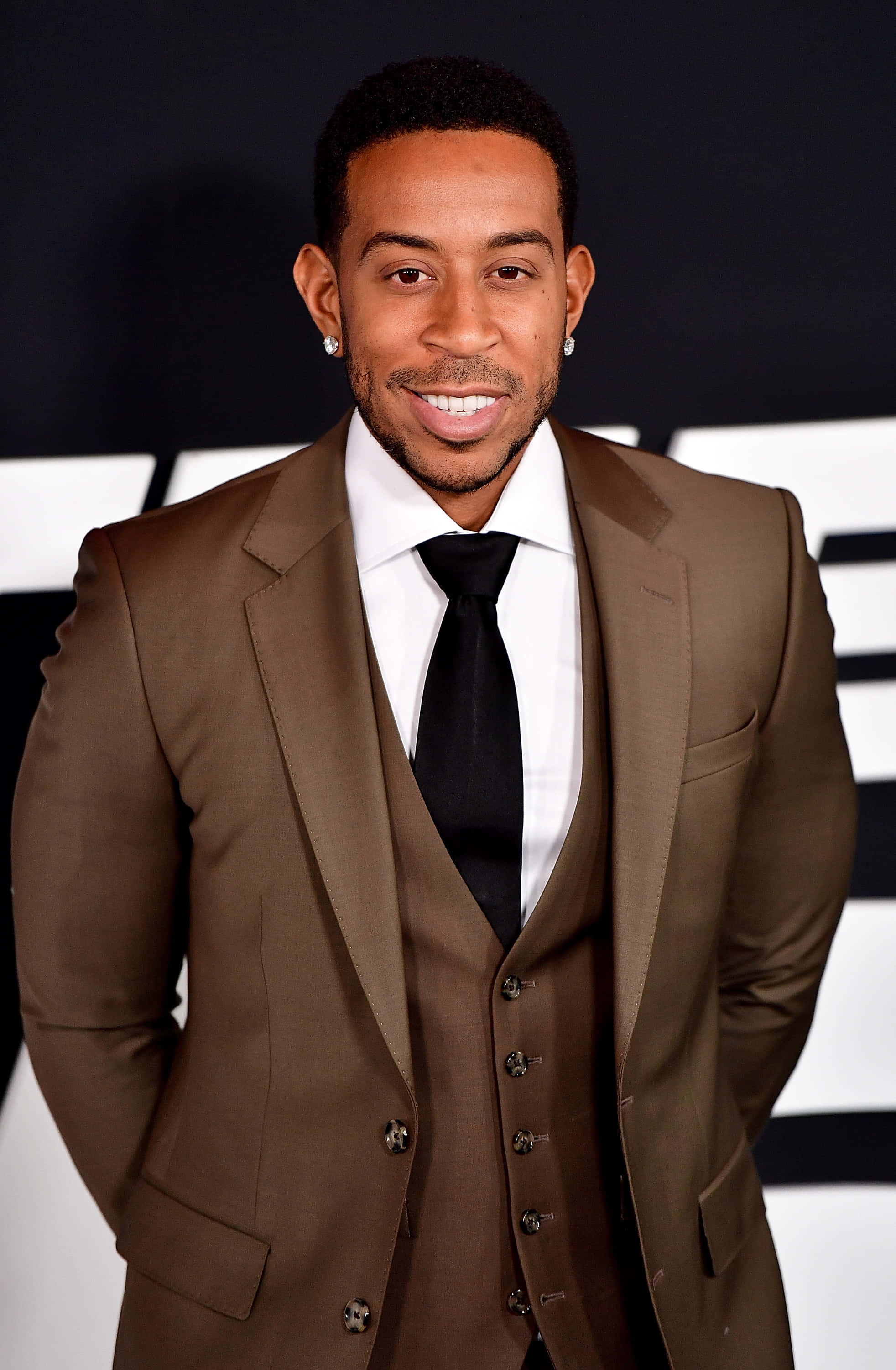 Ludacris, brown three-piece suit, black tie, 2K Phone Wallpaper