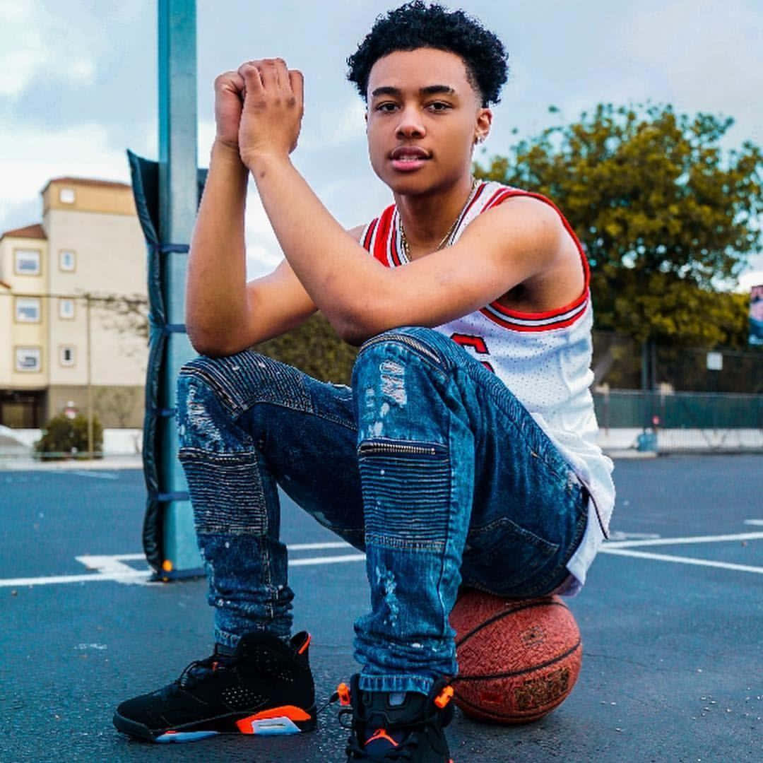 Luh Kel, basketball jersey, ripped jeans, SD Desktop Wallpaper