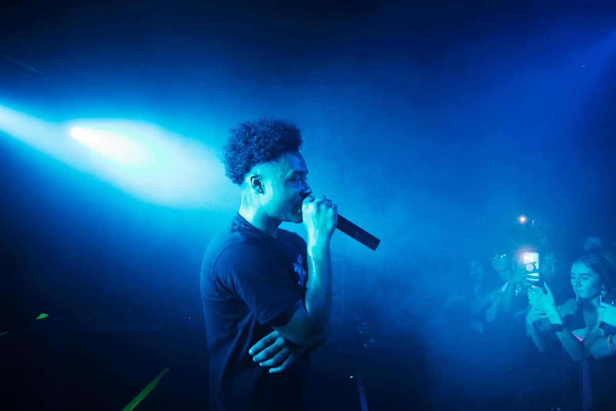 Luh Kel, blue spotlight, smoky stage, SD Desktop Wallpaper