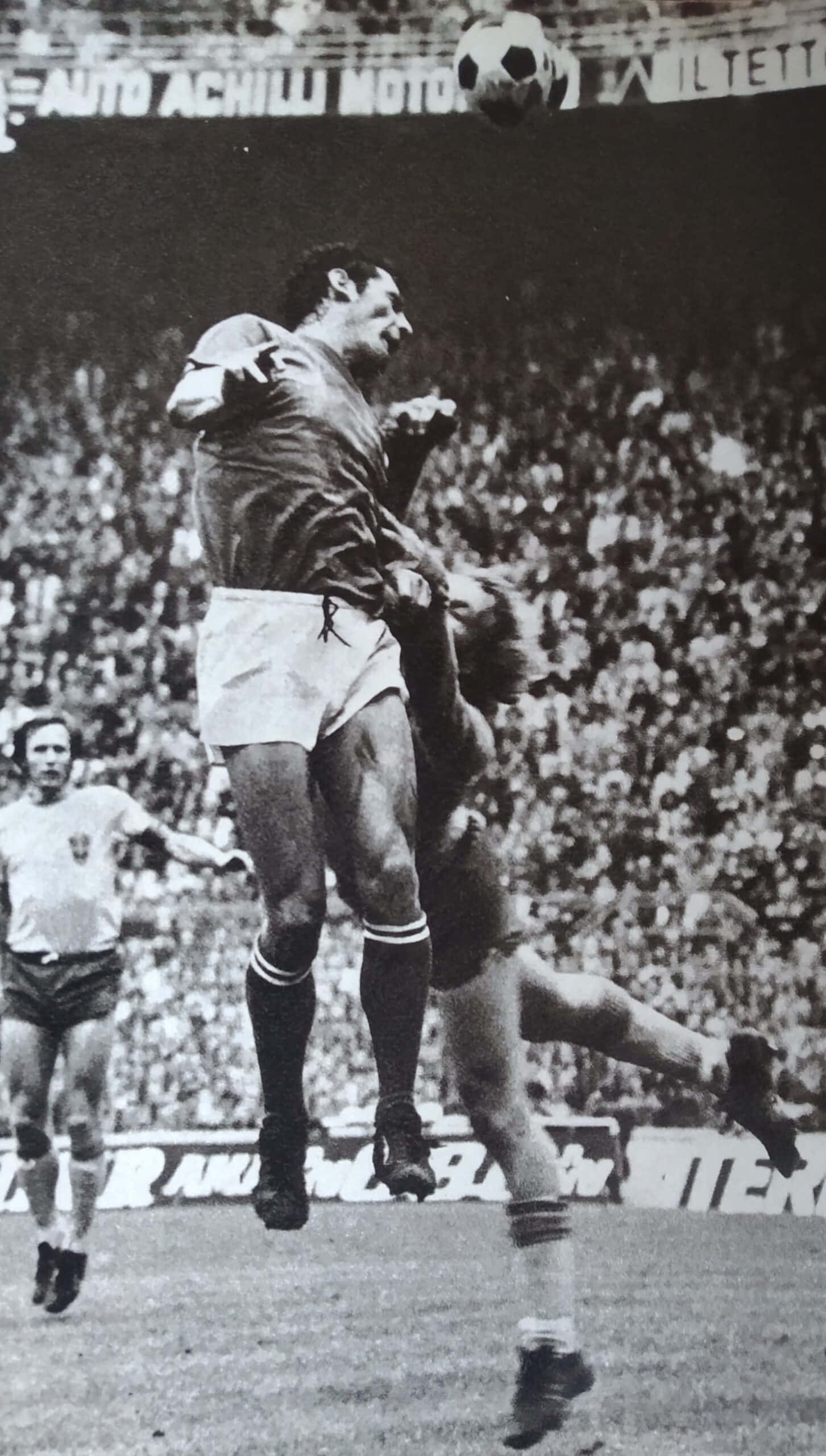 Luigi Riva, 1977, soccer players, 2K Phone Wallpaper
