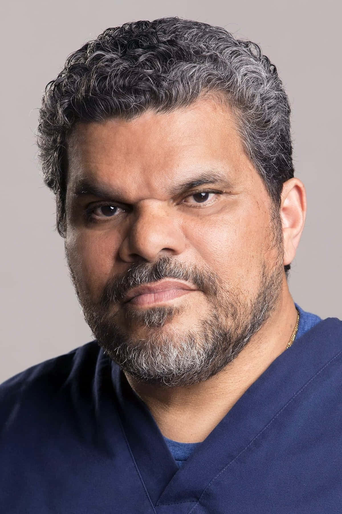 Luis Guzmán, blue scrubs, graying curly hair, HD Phone Wallpaper