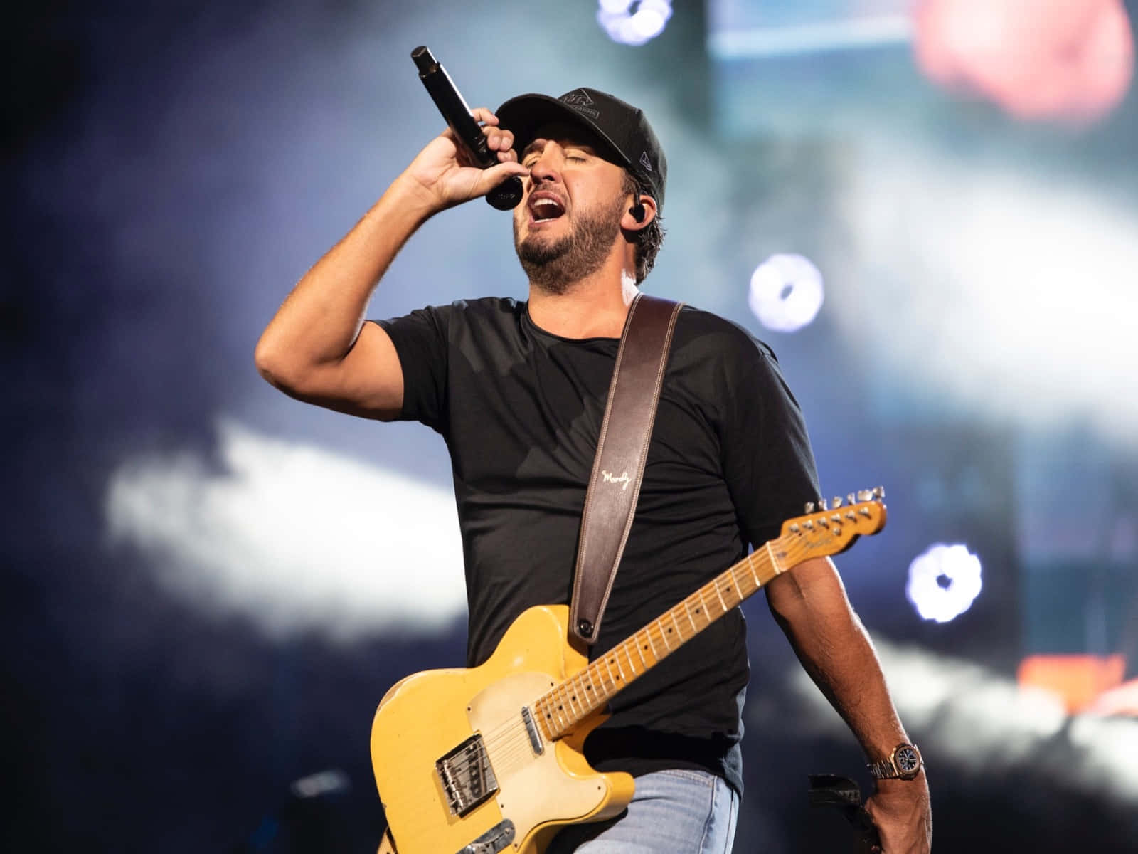 Luke Bryan, yellow electric guitar, bright stage lights, HD Desktop Wallpaper