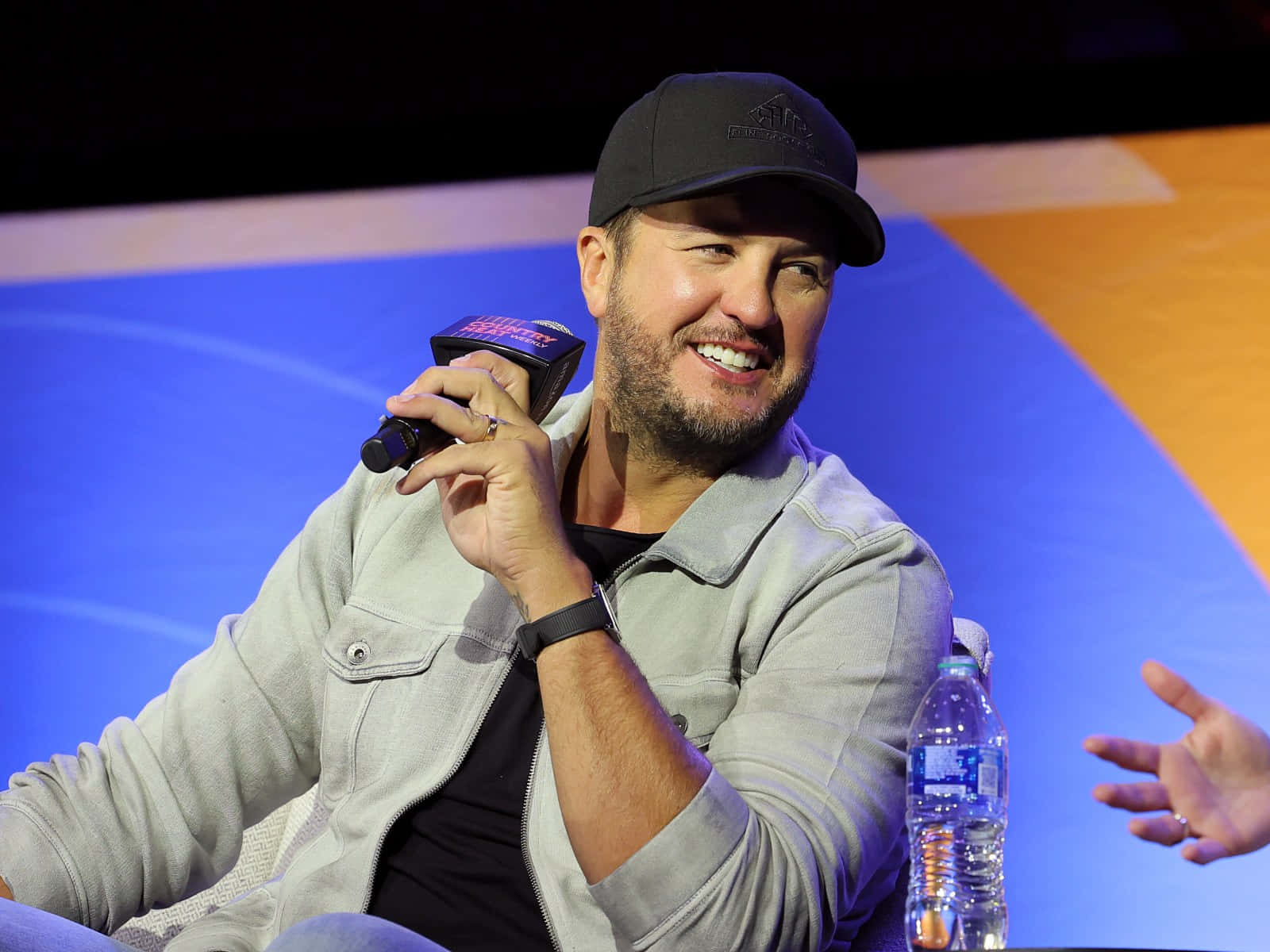 Luke Bryan, stage, blue and orange flooring, HD Desktop Wallpaper