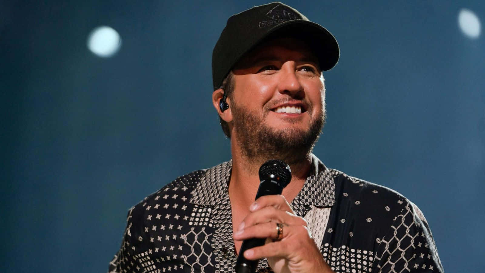 Luke Bryan, black cap, patterned shirt, HD Desktop Wallpaper