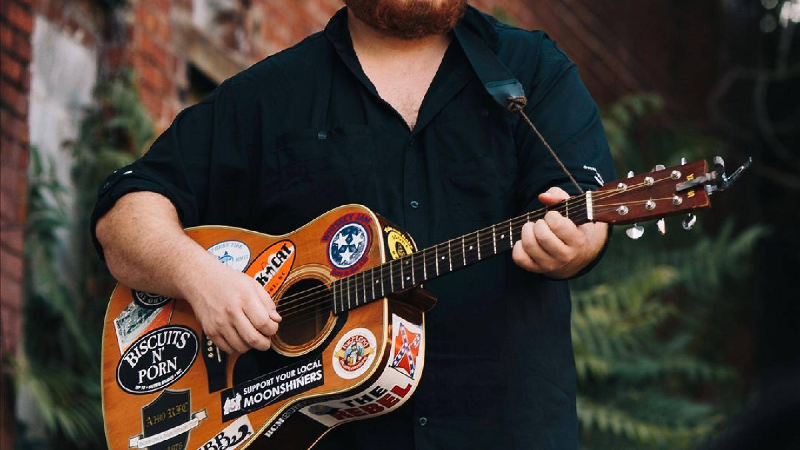 Luke Combs, beard, black shirt, 2K Desktop Wallpaper