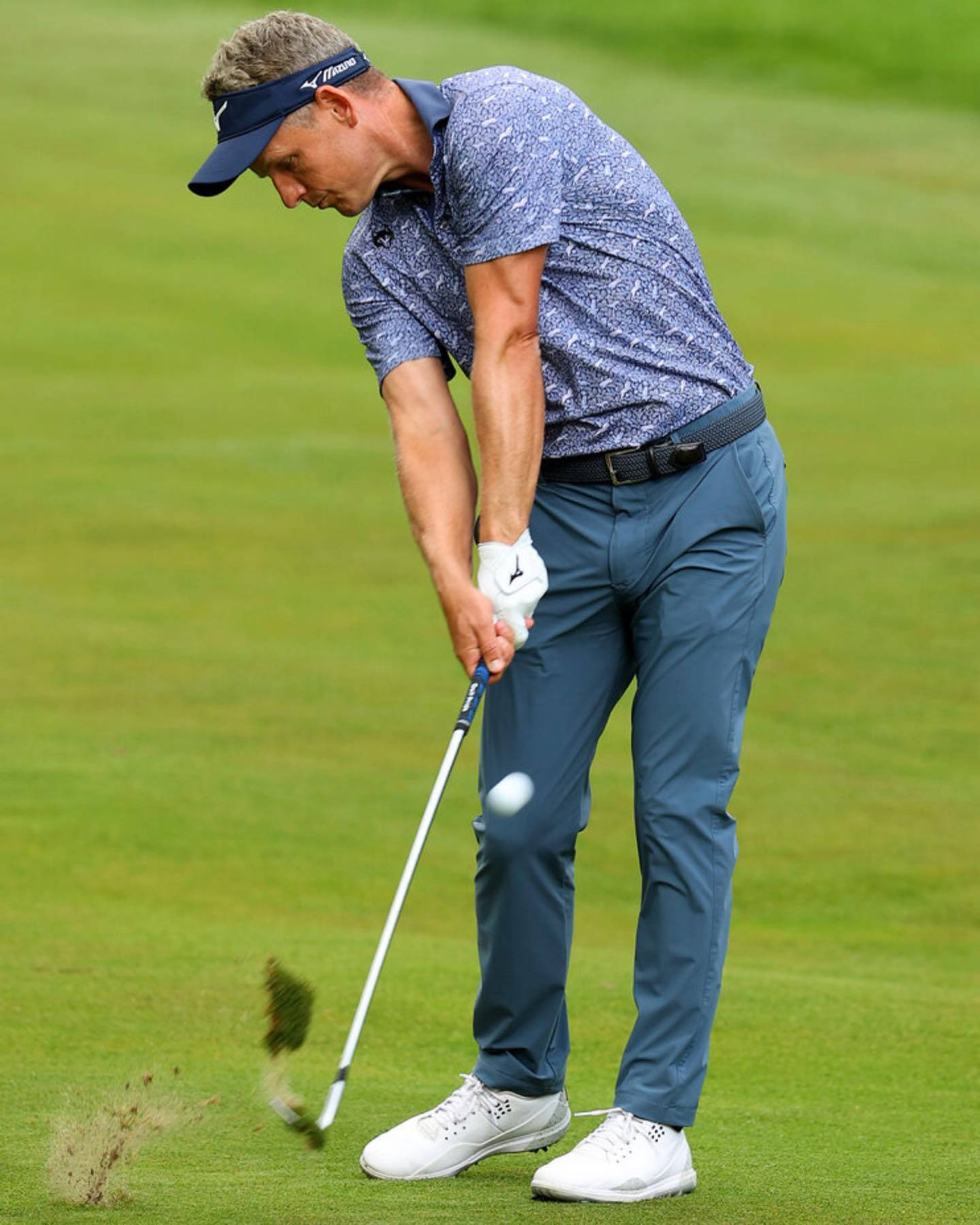 Luke Donald, blue patterned shirt, visor, HD Phone Wallpaper