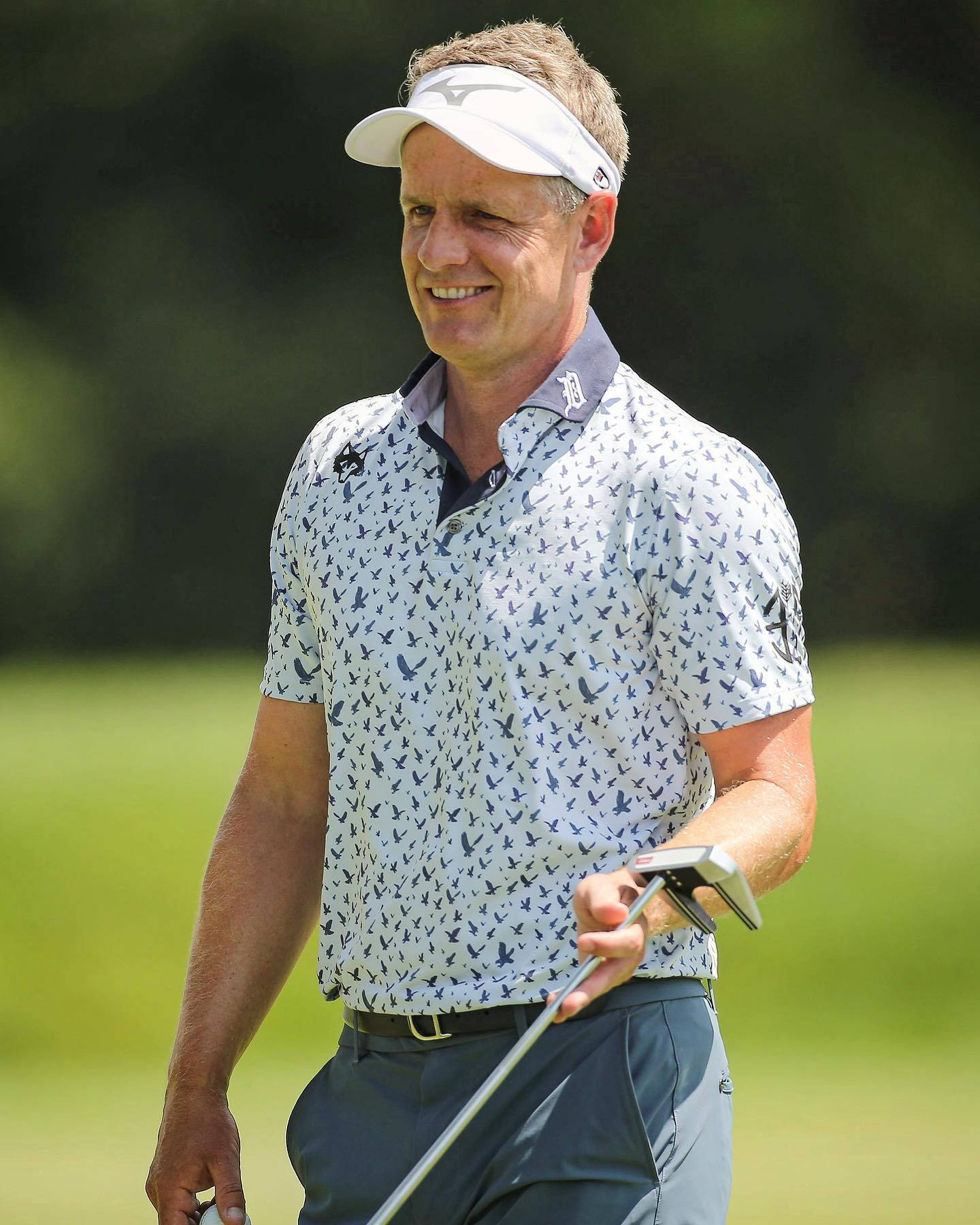 Luke Donald, bird-patterned shirt, sunlit golf course, HD Phone Wallpaper