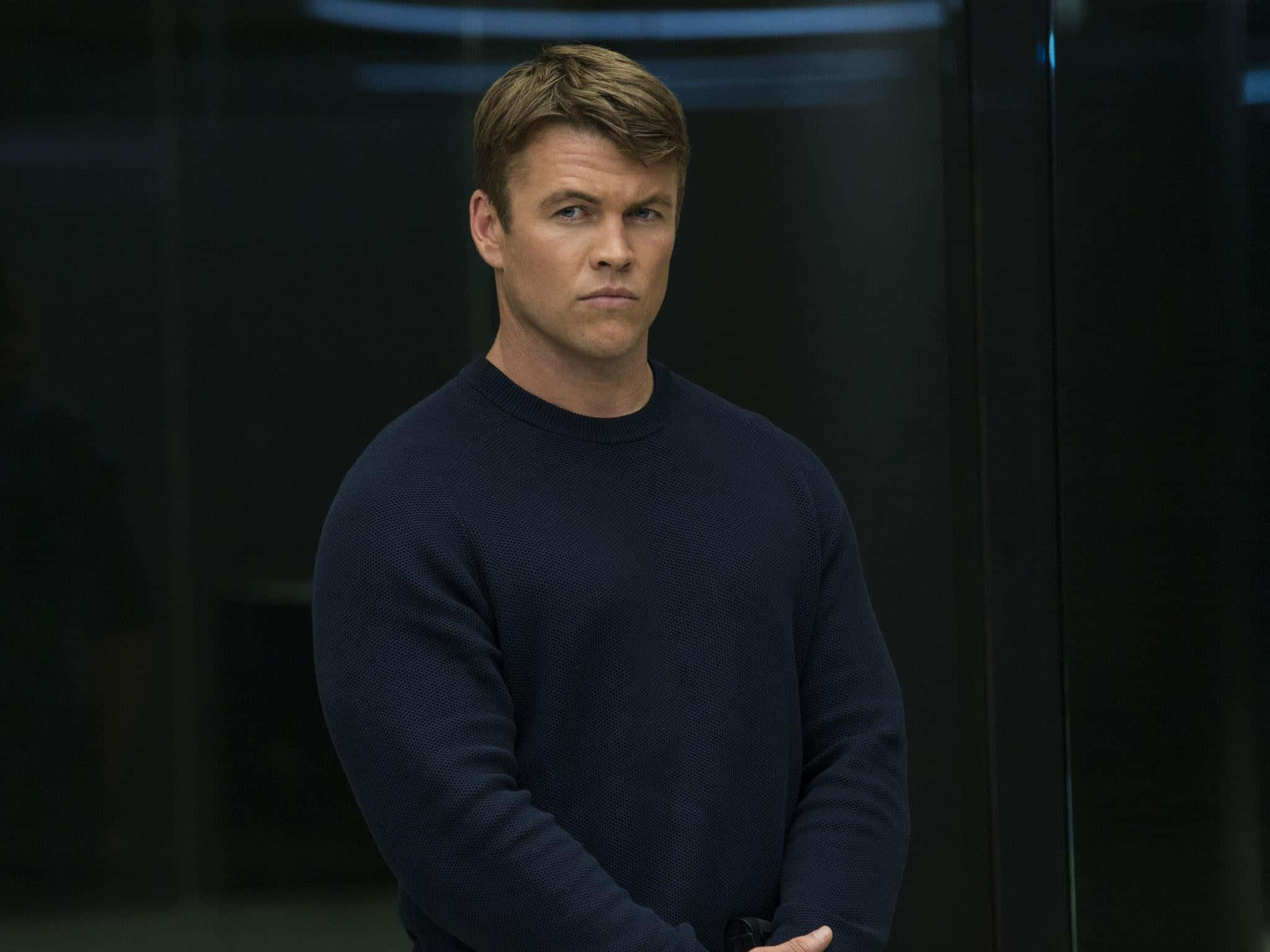 Luke Hemsworth, dark blue sweater, modern glass-walled room, Full HD Desktop Wallpaper