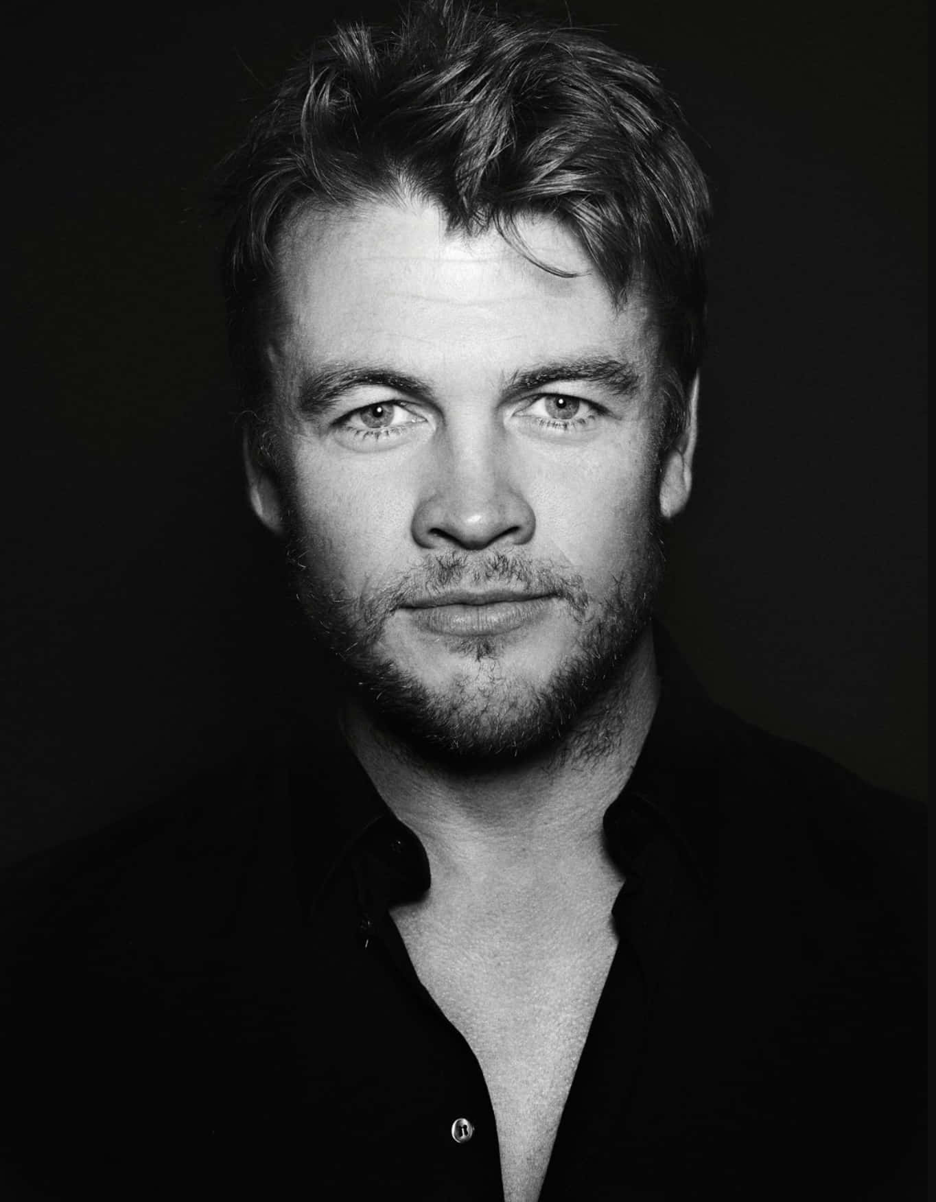 Luke Hemsworth, black and white portrait, intense eyes, HD Phone Wallpaper