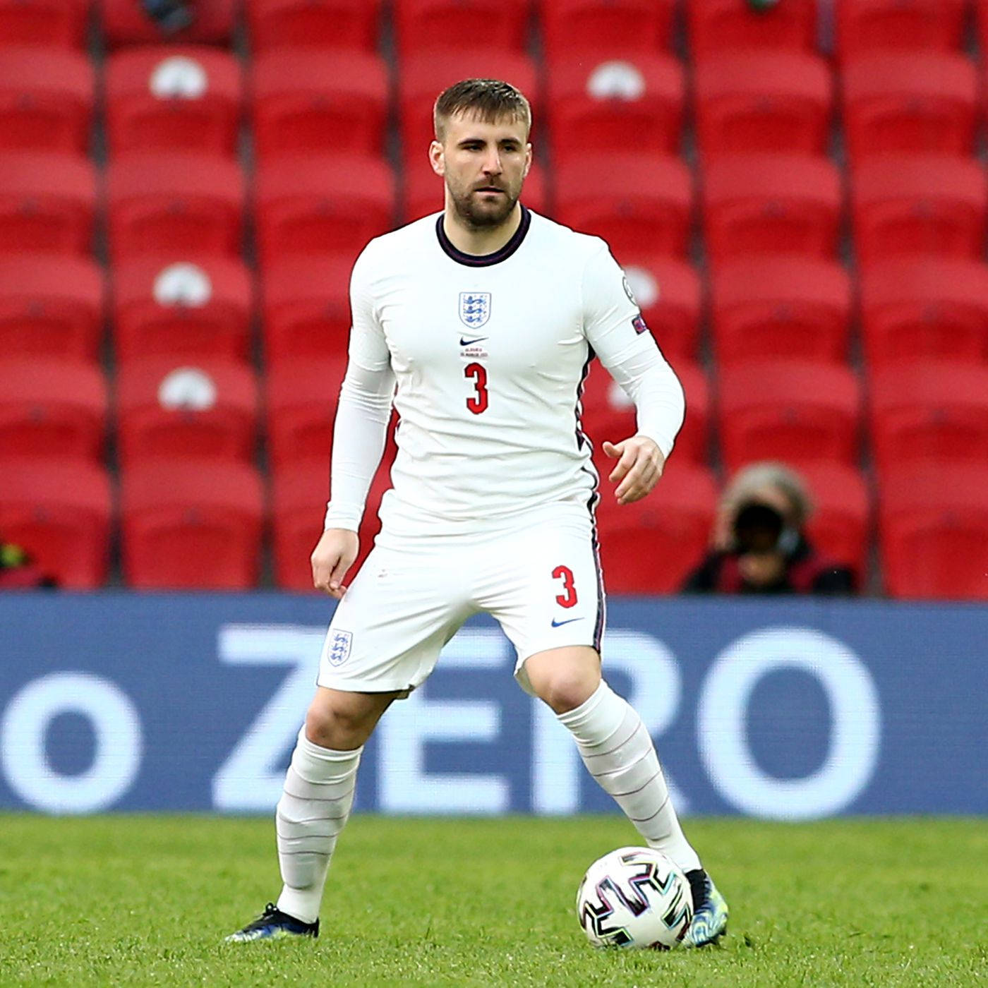 Luke Shaw, white jersey, number three, HD Desktop Wallpaper