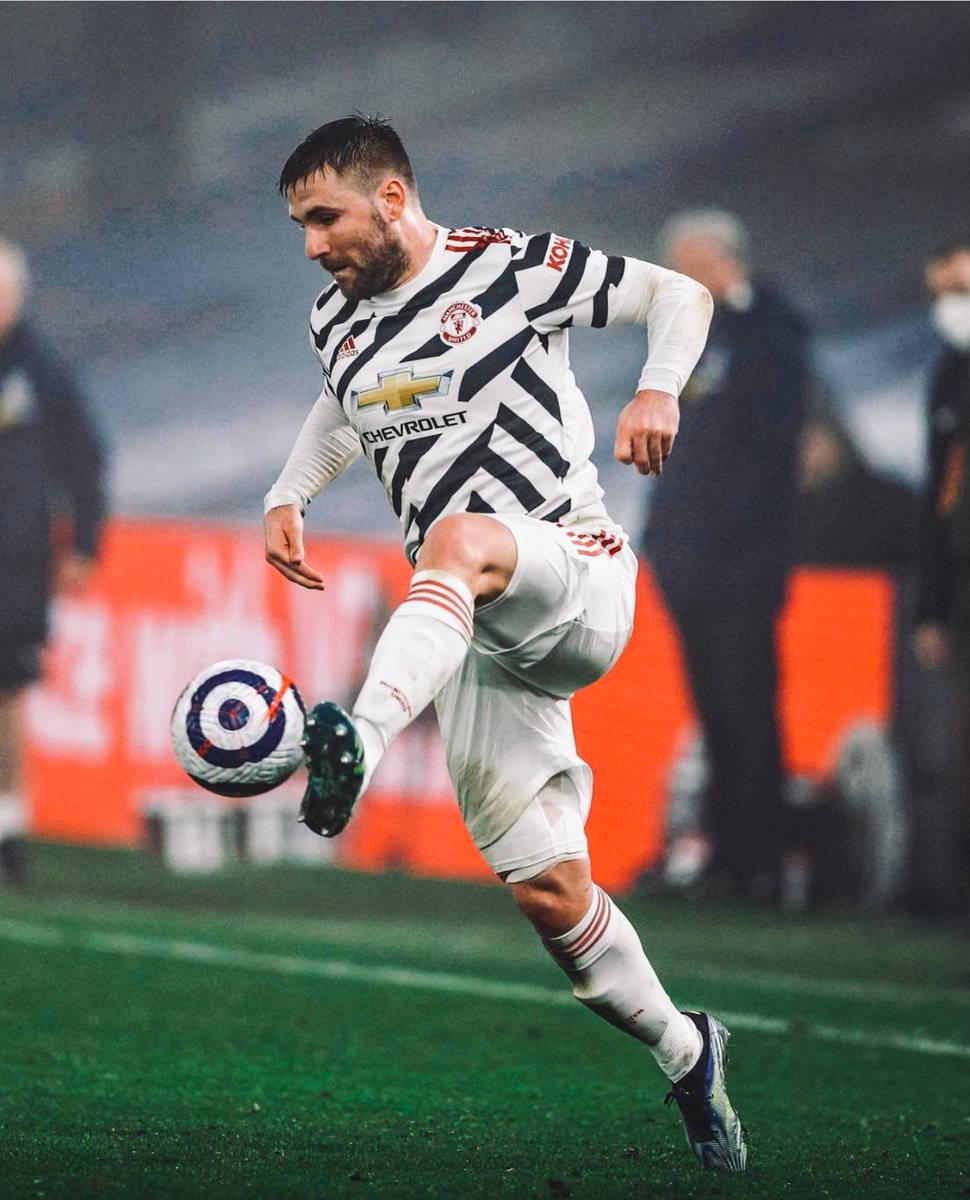 Luke Shaw, black and white striped jersey, green pitch, SD Phone Wallpaper