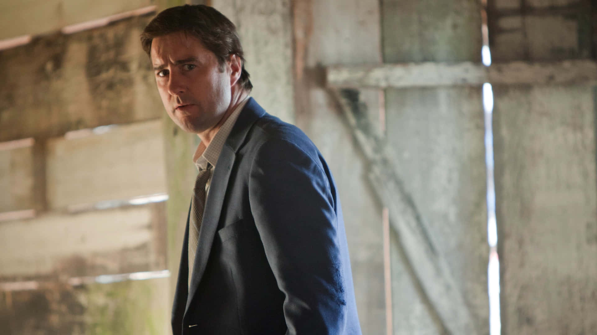 Luke Wilson, blue suit, dilapidated concrete building, Full HD Desktop Wallpaper