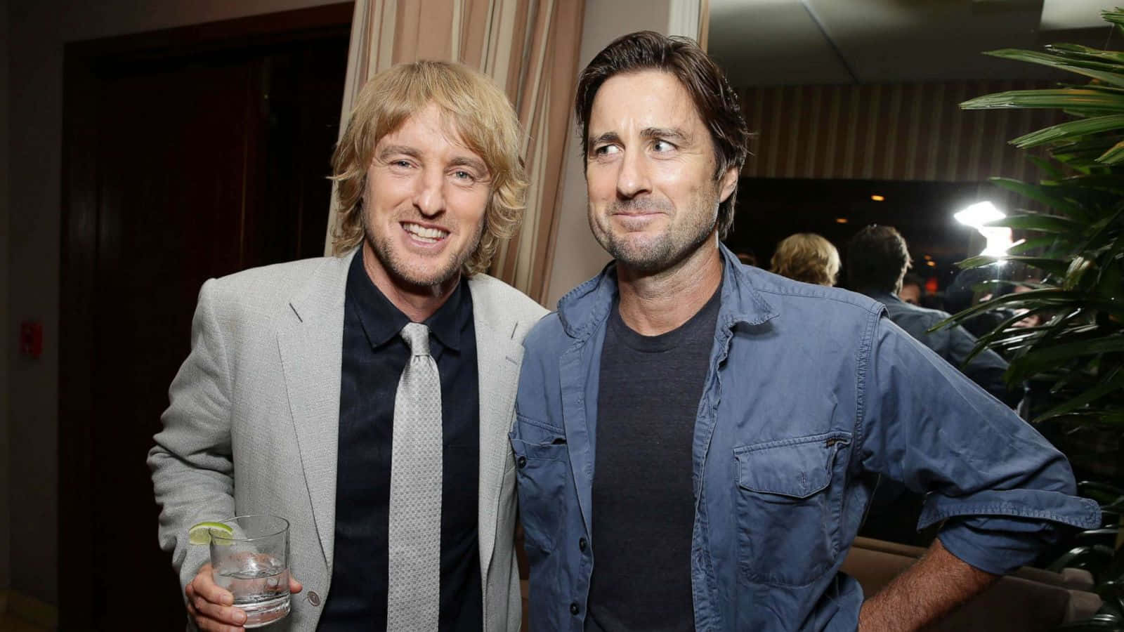 Luke Wilson, indoor event, suit, HD Desktop Wallpaper