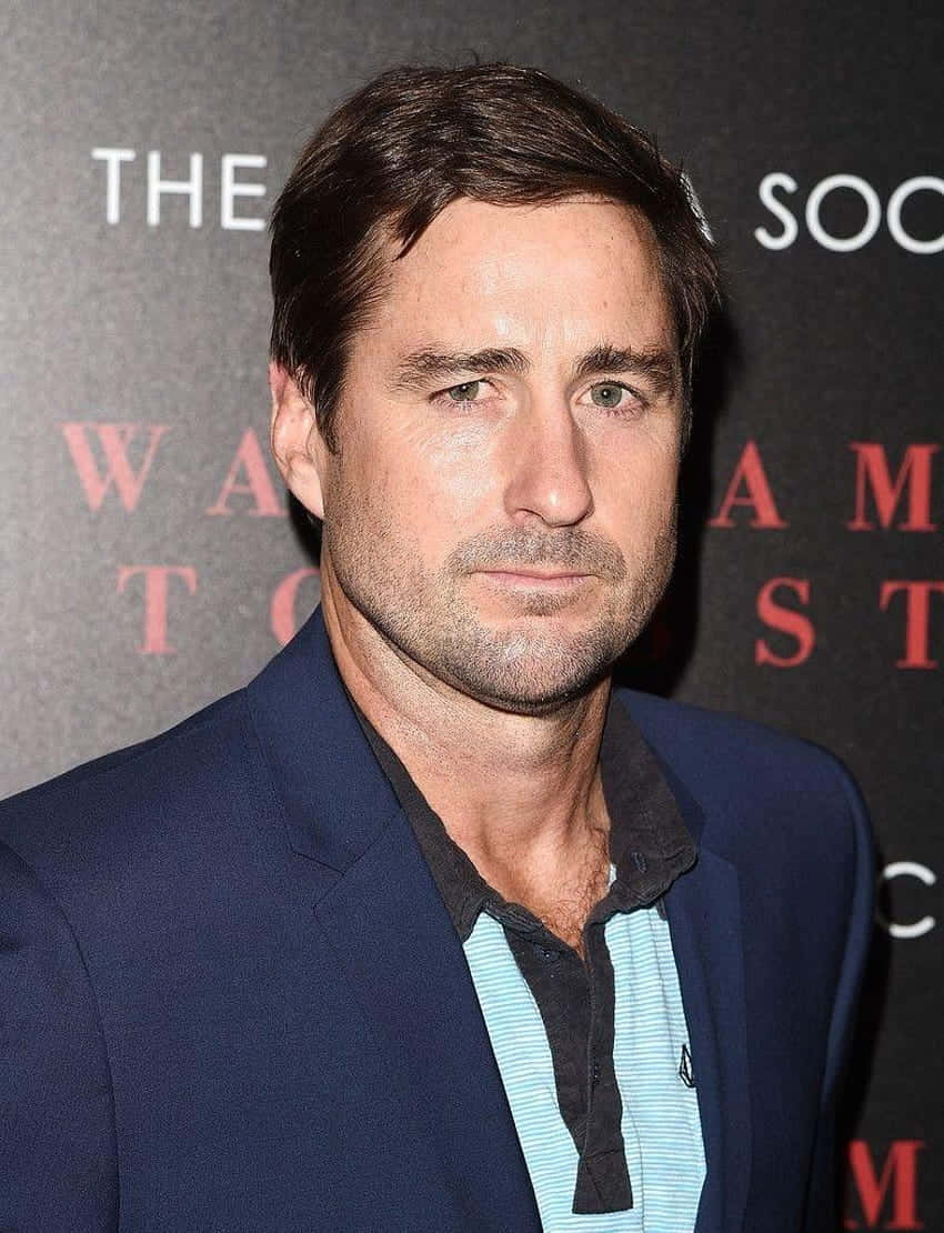 Luke Wilson, navy blazer, striped shirt, SD Phone Wallpaper