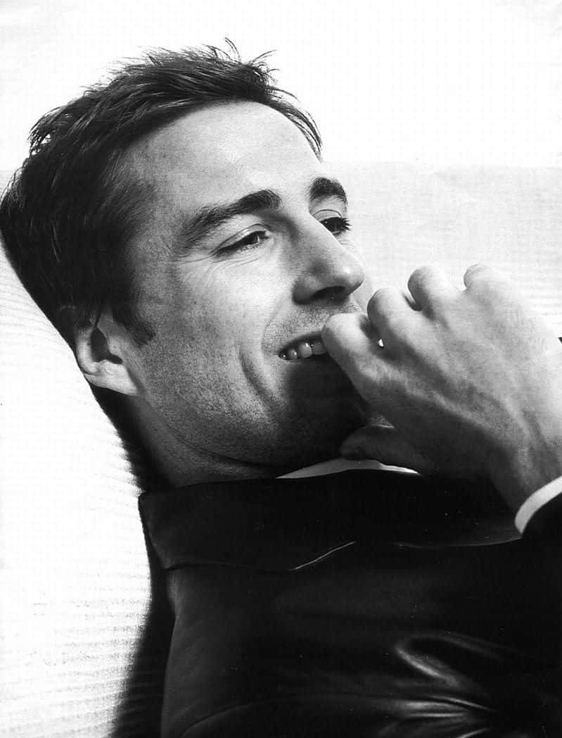 Luke Wilson, black and white, reclines, SD Phone Wallpaper