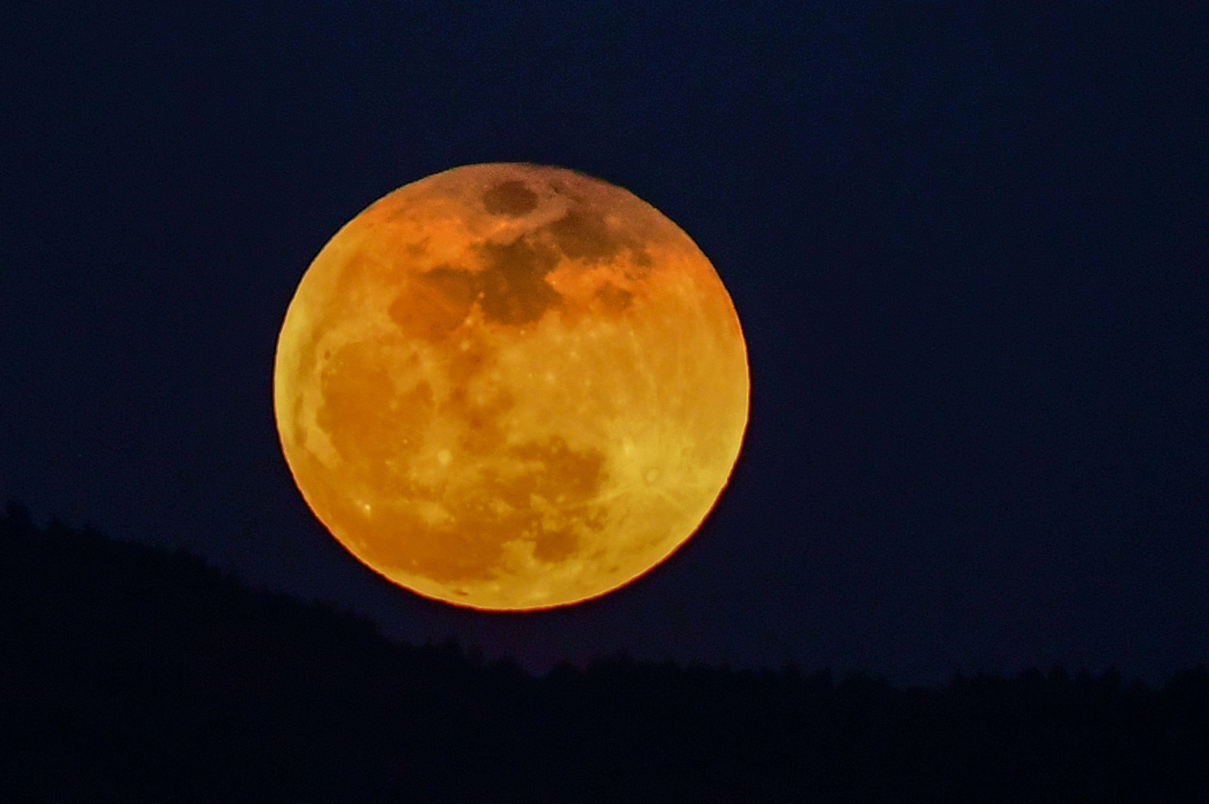 yellow lunar eclipse, orange full moon, deep blue night sky, 4K Desktop Wallpaper